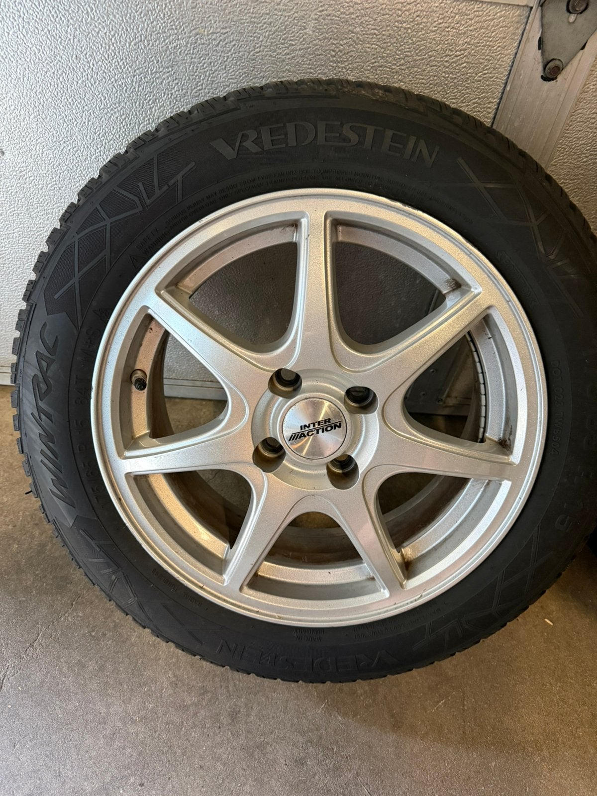 Winterwielen Toyota yaris 175/65/15 4x100 tpms, Ophalen
