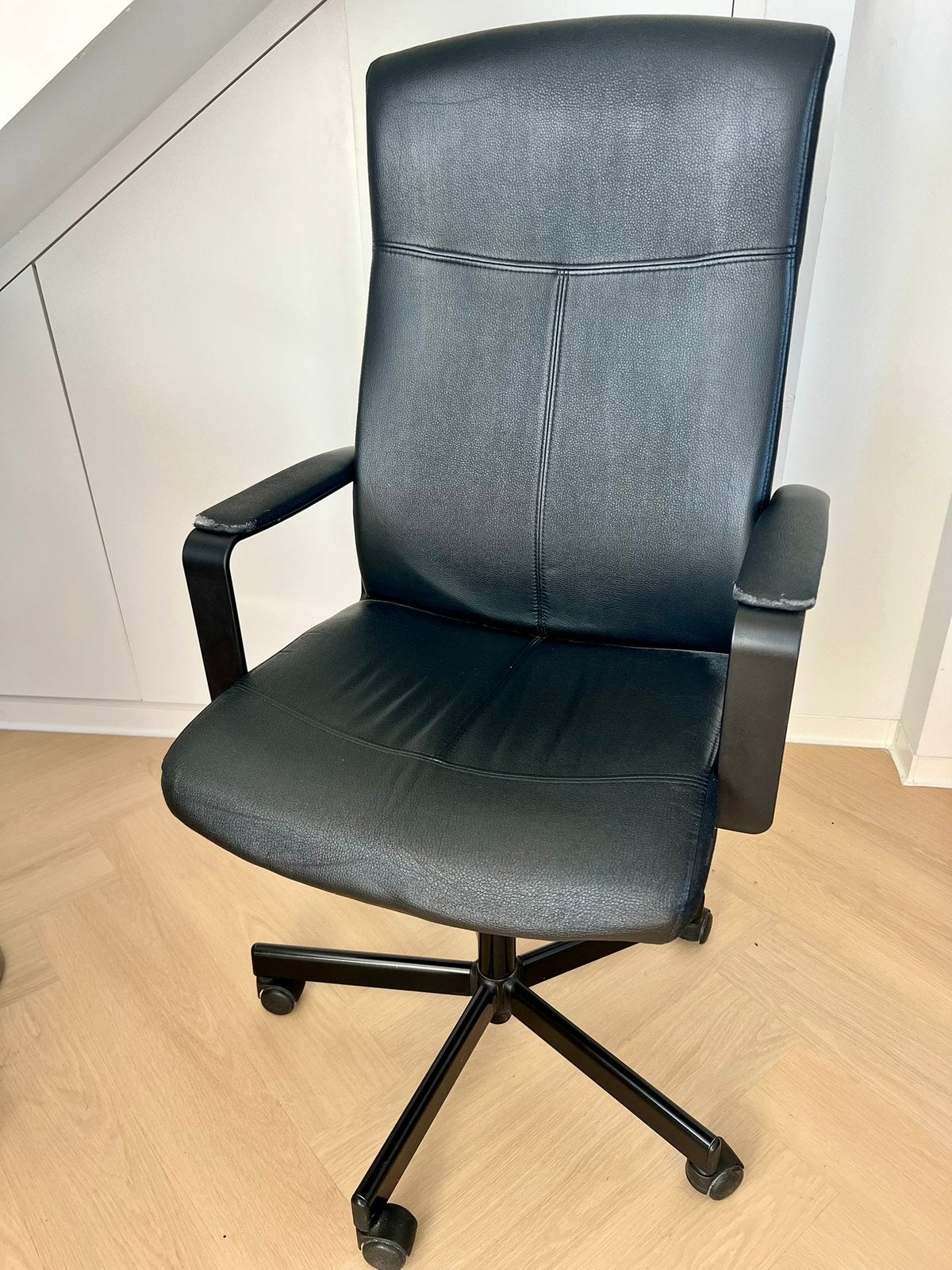 Ikea Millberget bureaustoel (Desk chair ), Huis en Inrichting, Bureaustoelen, Ophalen, Zo goed als nieuw, Zwart