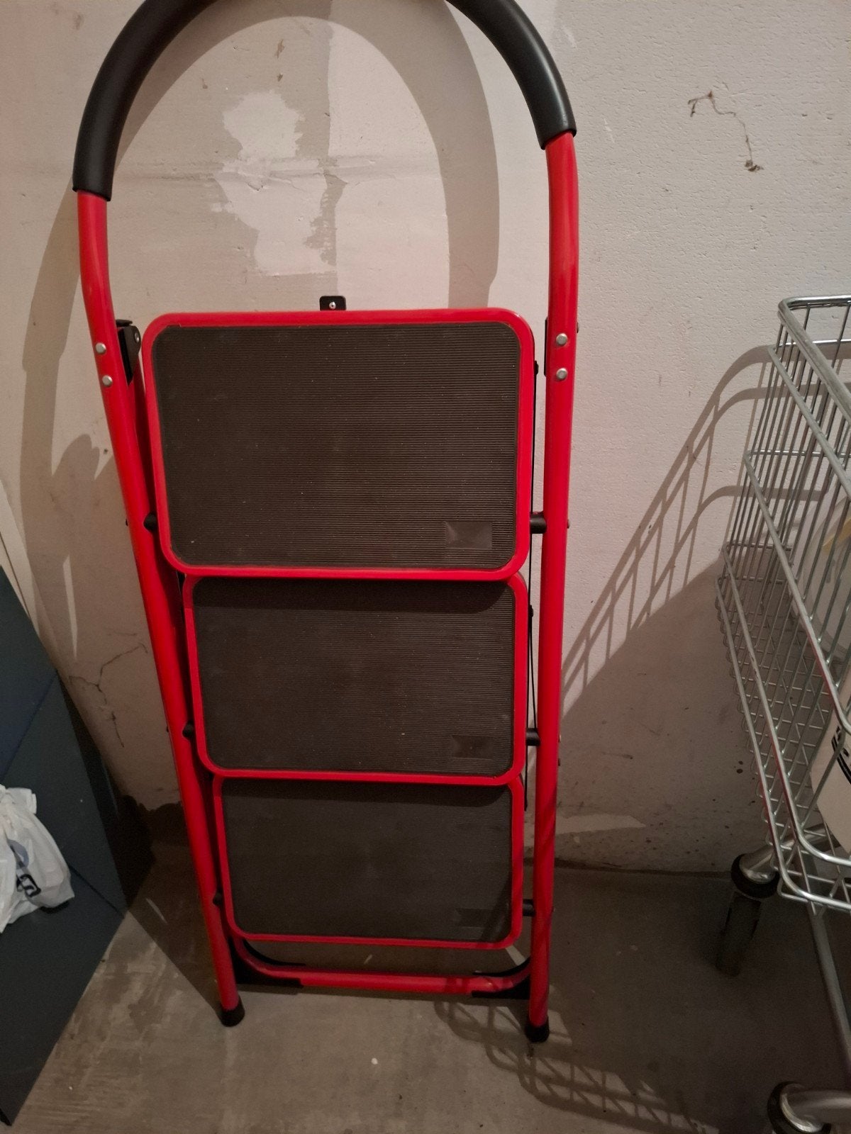 Huishoudtrap extra brede treden., Doe-het-zelf en Verbouw, Ladders en Trappen, Ophalen, Trap, Zo goed als nieuw, Opvouwbaar of Inschuifbaar
