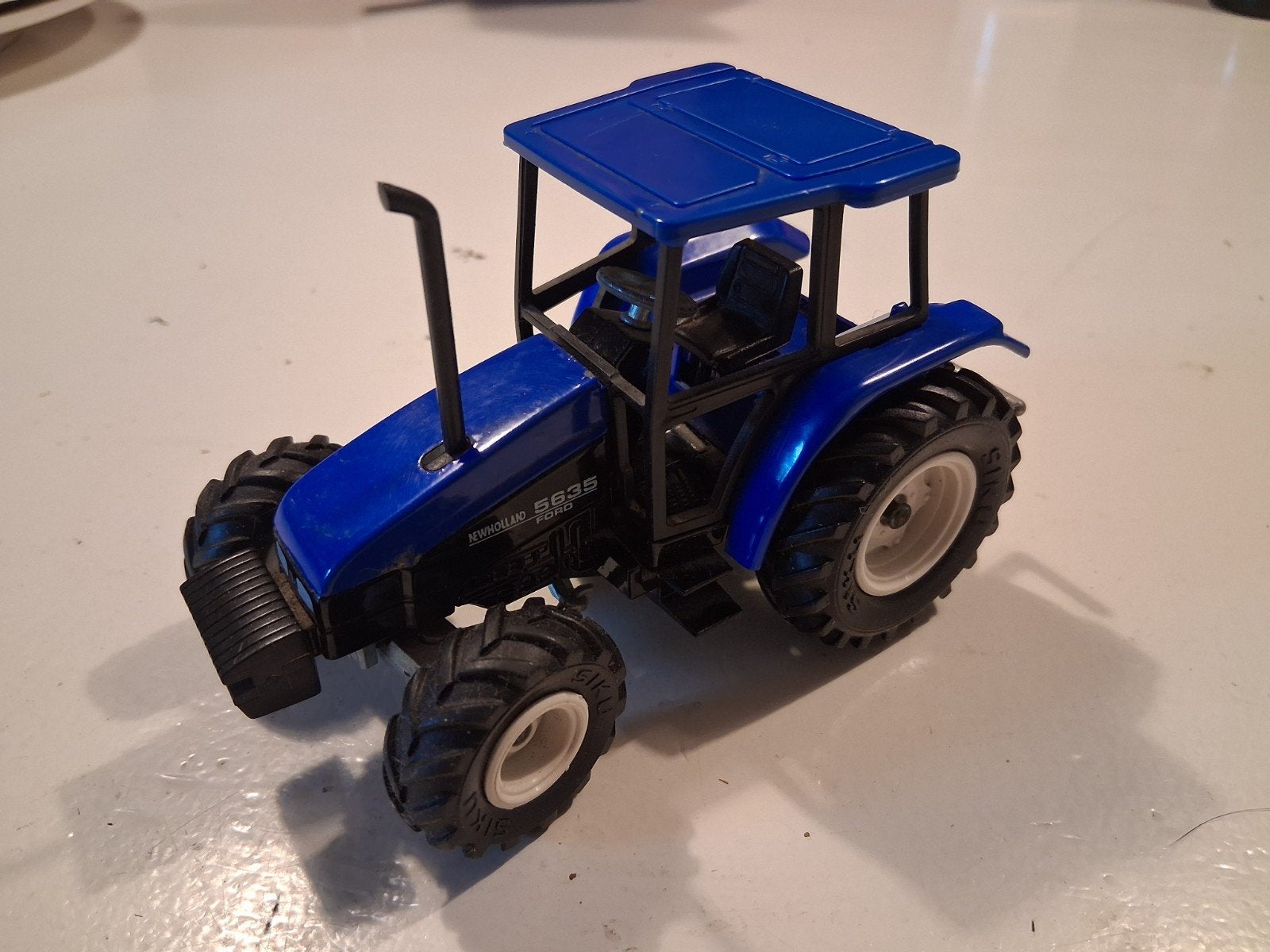 Siku Farmer Serie 1:32 New Holland 5635 Tractor, Ophalen of Verzenden, Zo goed als nieuw