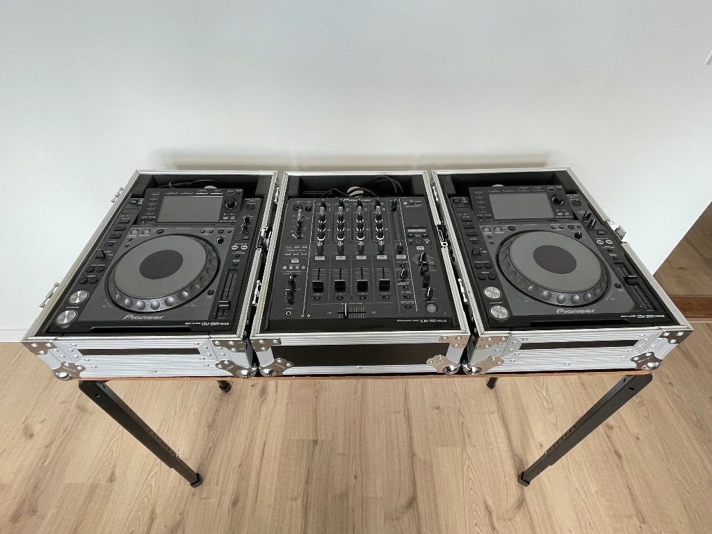 Pioneer DJ – 2xCDJ 2000 Nexus + DJM900 Nexus + Flightcases, Dj