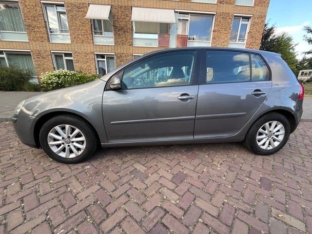 VW GOLF1.6 Optive AUT | Apple CarPlay | APK 31-10-2025, Auto's, Volkswagen, Stof, 4 cilinders, Sound system, 1200 kg