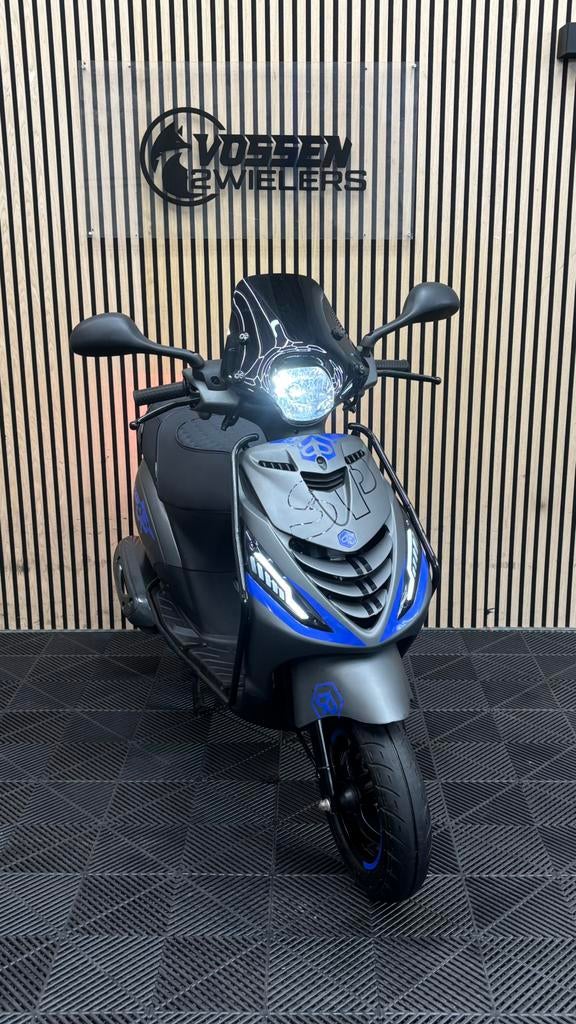 Piaggio Zip | Matt Grey & Blue Edition | Full option, Fietsen en Brommers, Scooters | Piaggio, Maximaal 45 km/u, Zip, Zo goed als nieuw