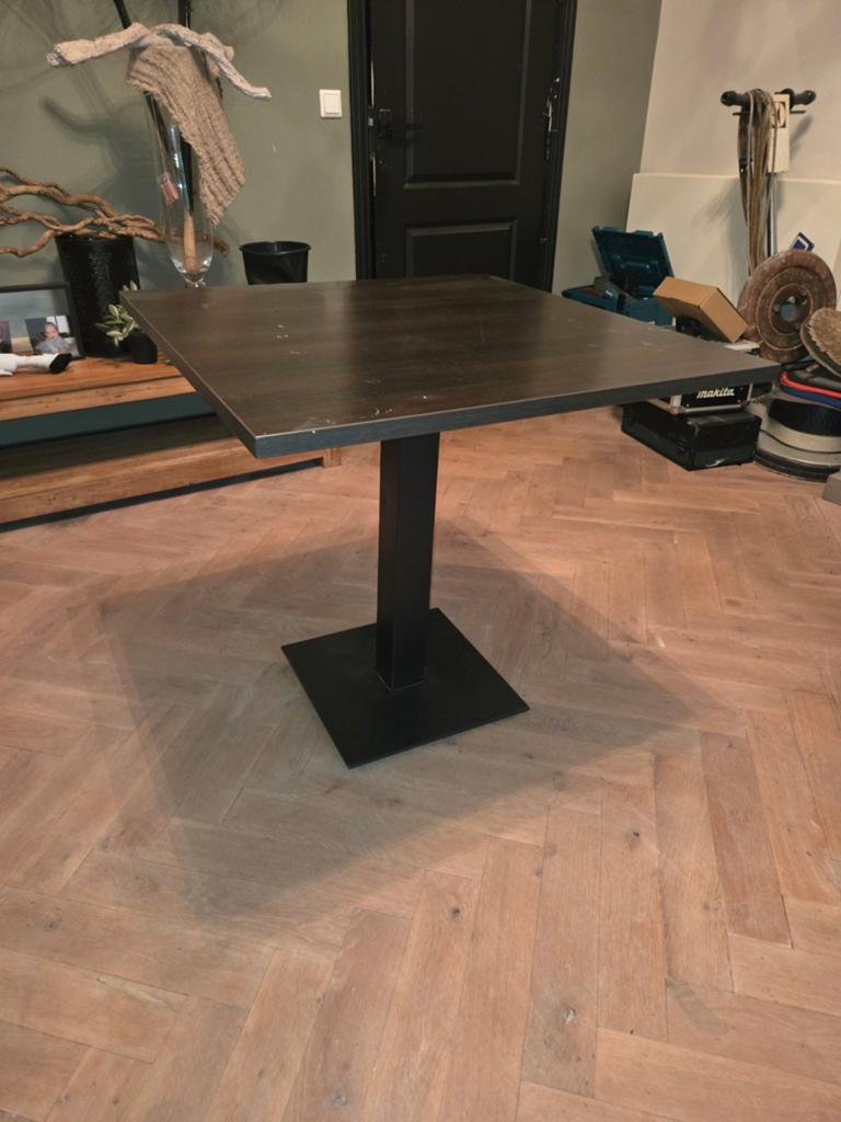 2 stuks Horecatafel 80x80 cm donker hout met nerf, Huis en Inrichting, Ophalen, Gebruikt, 50 tot 100 cm, Vierkant