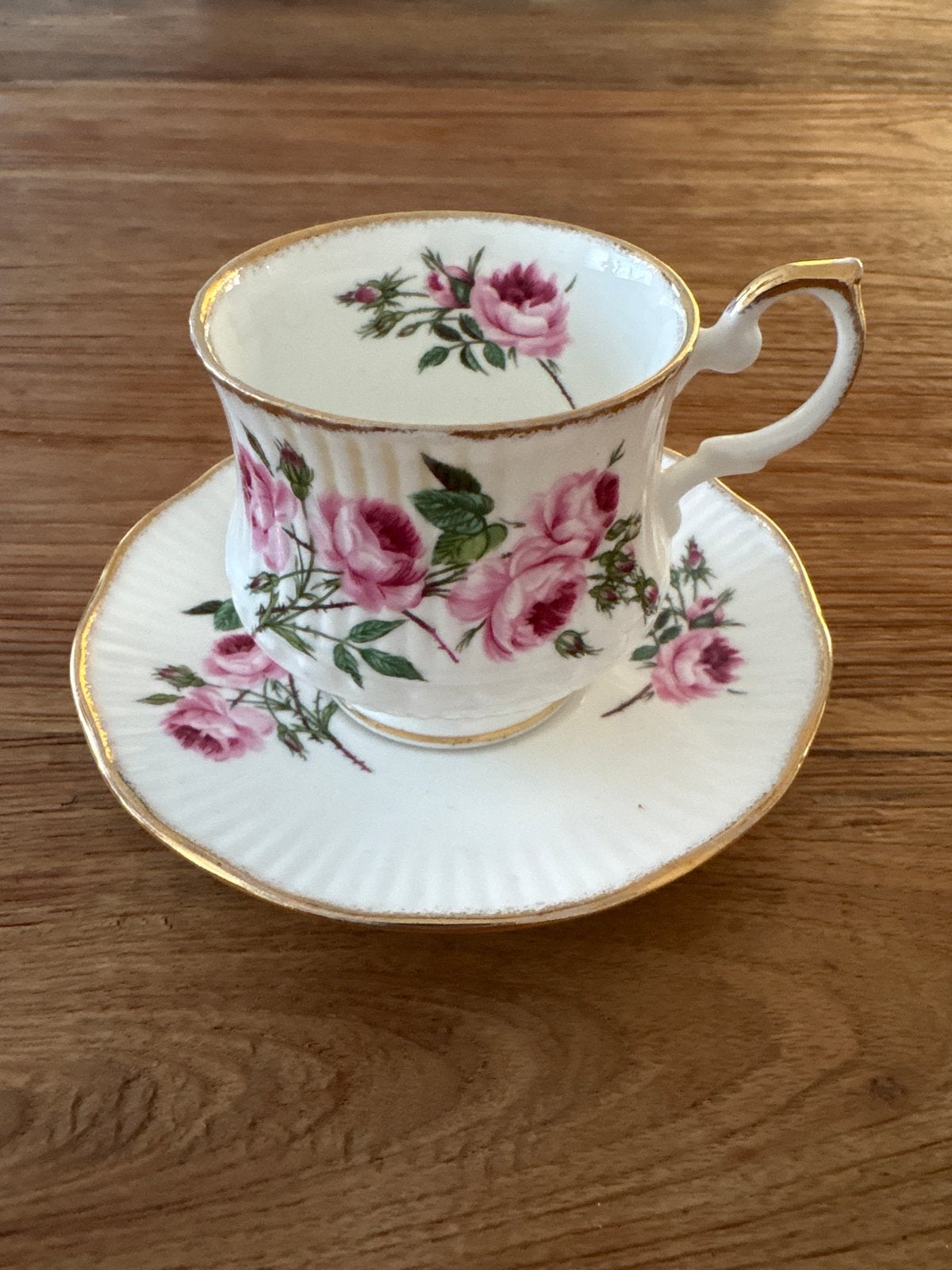 Queen's Rosina China theekop en schotel met rozen, Antiek en Kunst, Ophalen