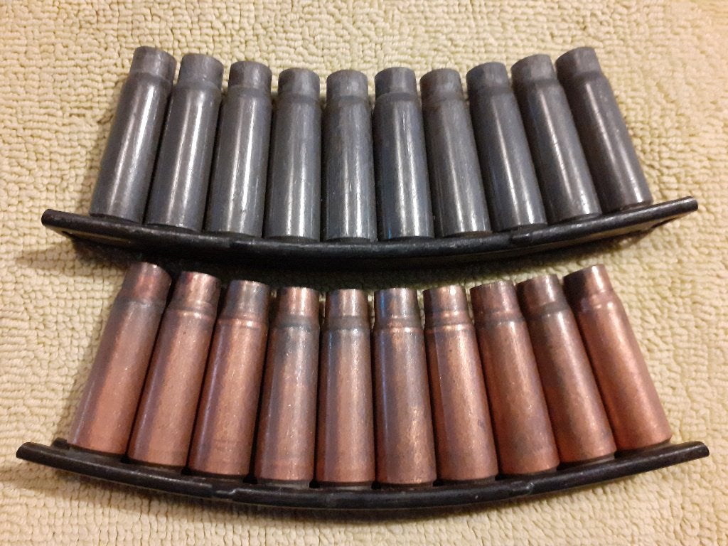 AK 47 2 verschillende clips (ONKLAAR) set2, Ophalen of Verzenden, Landmacht, Overige gebieden, Hulzen of Bodemvondsten