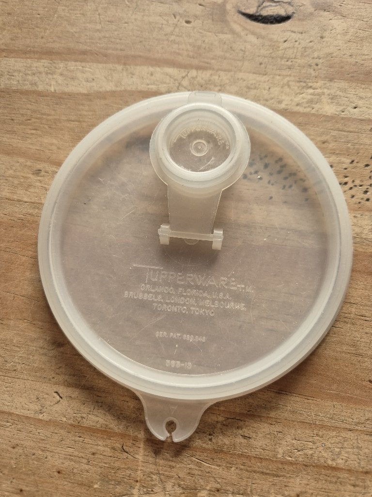 Tupperware deksel 563- Ø11,5cm met schenktuit, Huis en Inrichting, Overige kleuren, Met deksel, Overige typen, Ophalen of Verzenden