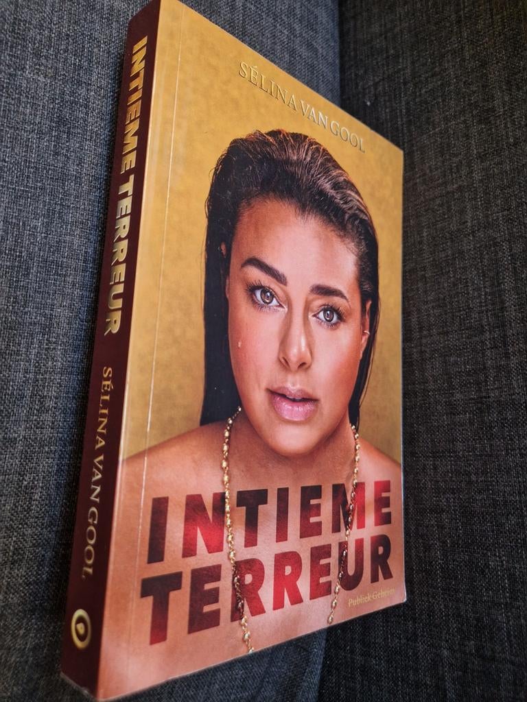 Intieme terreur - Sélina van Gool, Ophalen of Verzenden, Gelezen, Sélina van Gool