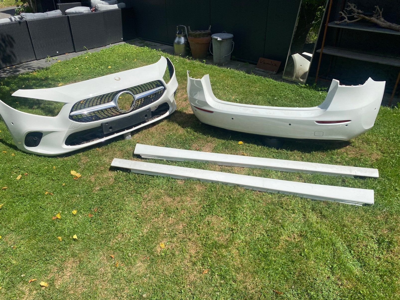 Zeer nette voor + achter bumper + zijskirts mercedes A 2020, Ophalen, Achter, Bumper