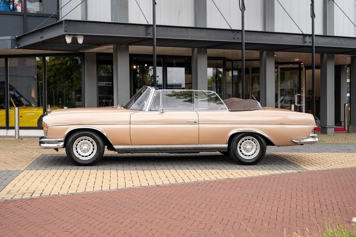 Mercedes-Benz S-Klasse 220 SE W111 Cabriolet (bj 1963), Auto's, 2496 cc, Cabriolet, 4 stoelen, Beige