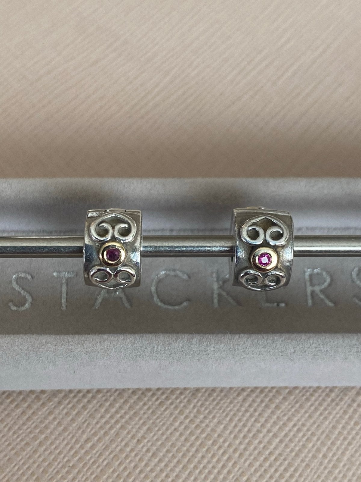 2 Pandora double heart Pink Sapphire zilver met goud clips., Overige materialen, Pandora, Ophalen of Verzenden, Zo goed als nieuw