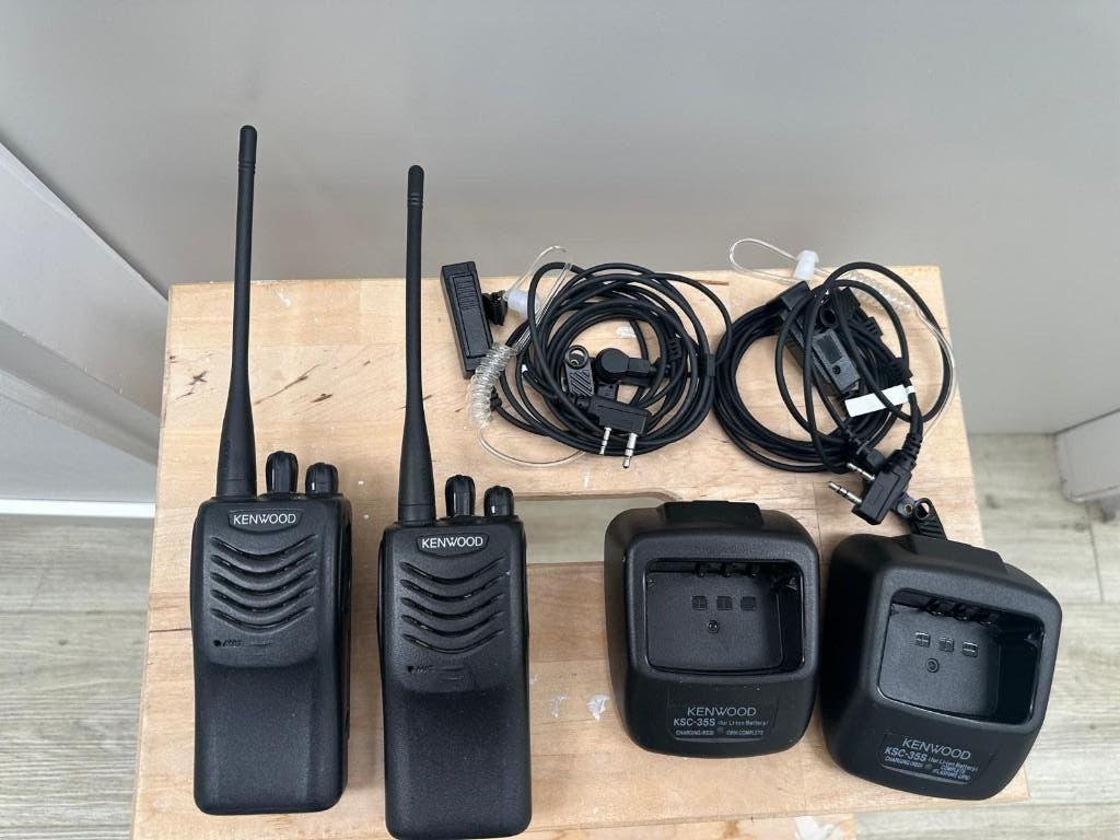 Kenwood TK3000 UHF 4 Watt portofoons met headset, Comms@be.jvckenwood.com, Ophalen of Verzenden, Zo goed als nieuw, Portofoon of Walkie-talkie