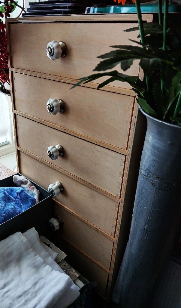 Houten ladekastje Ikea 35 x 24 cm hoogte 63 cm op wieltjes, Ophalen