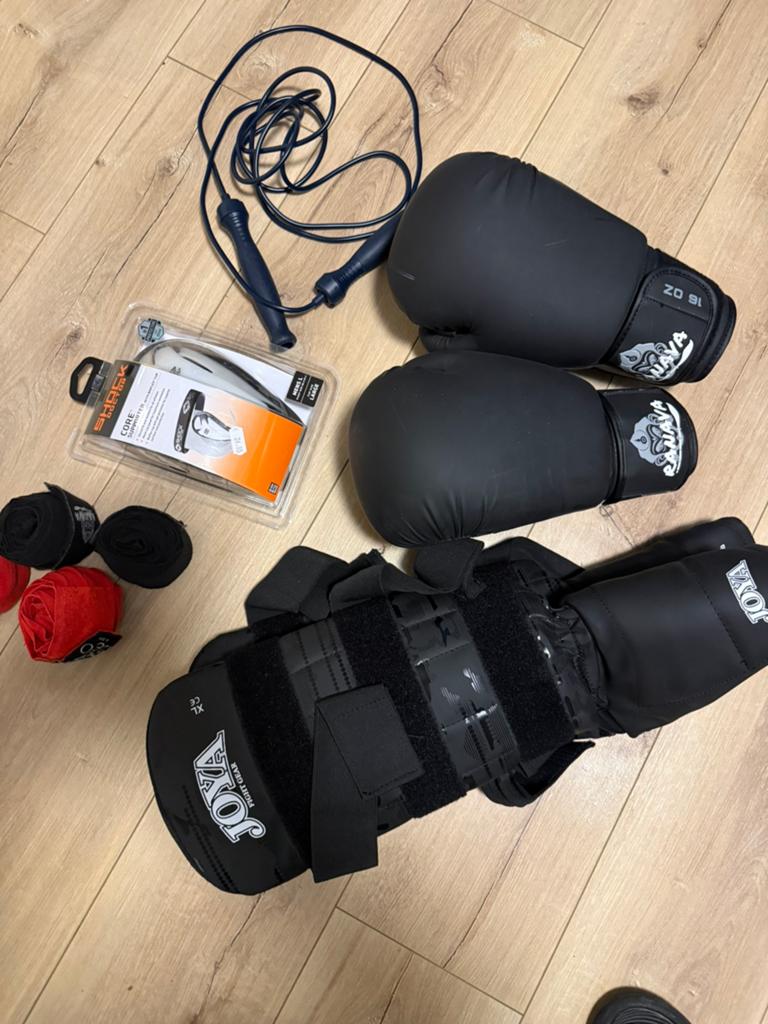 Complete kickboks set Joya 16 oz + scheenbeschermer XL + tok, Maat XL, Ophalen of Verzenden, Zo goed als nieuw, Overige