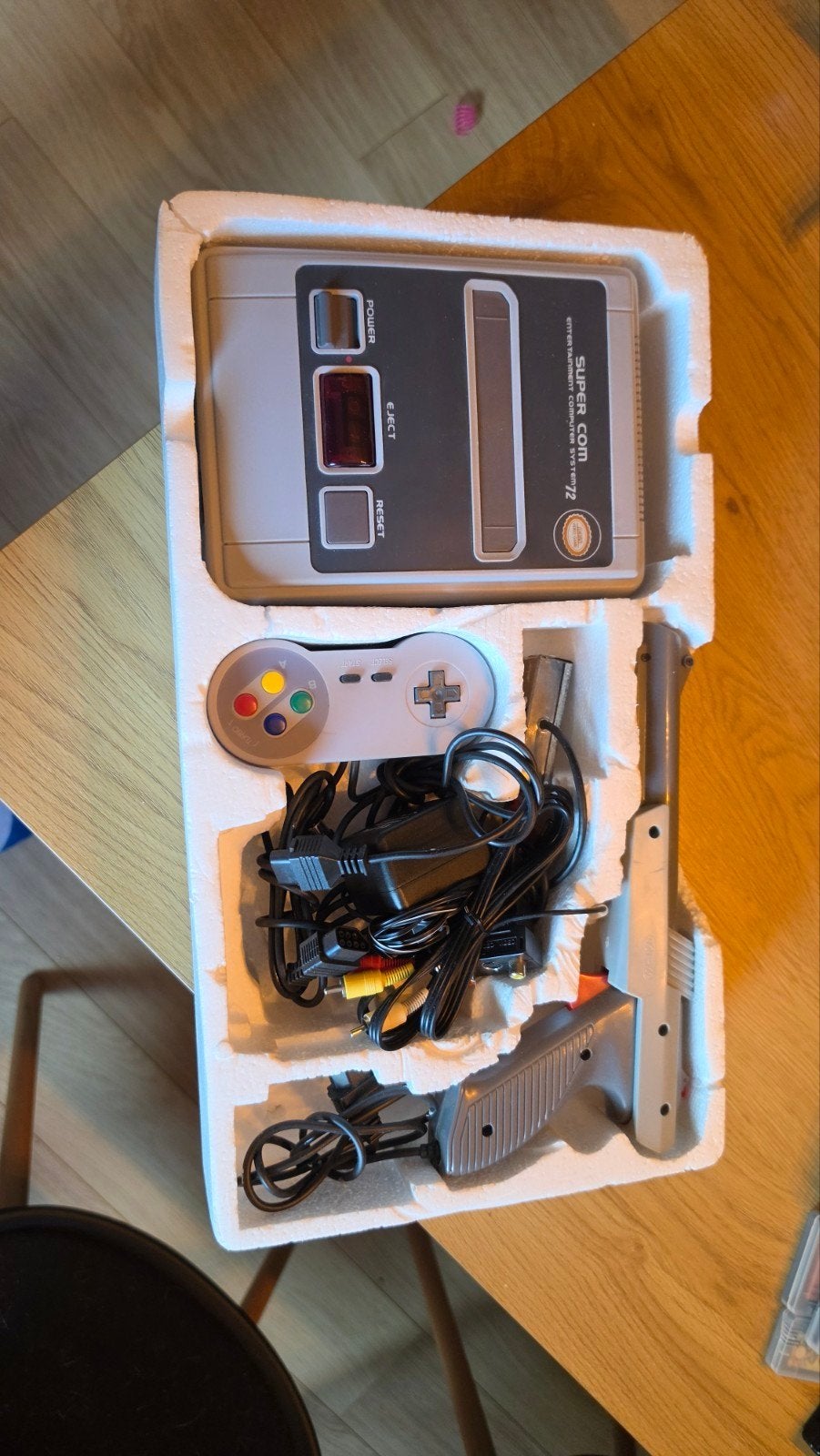Super Com Retro Console - Werking Onbekend, Spelcomputers en Games, Spelcomputers | Overige, Ophalen of Verzenden, Overige merken