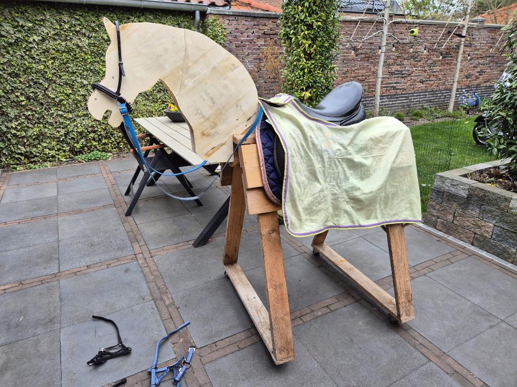 Houten paard (compleet met accesoires), Ophalen, Gebruikt