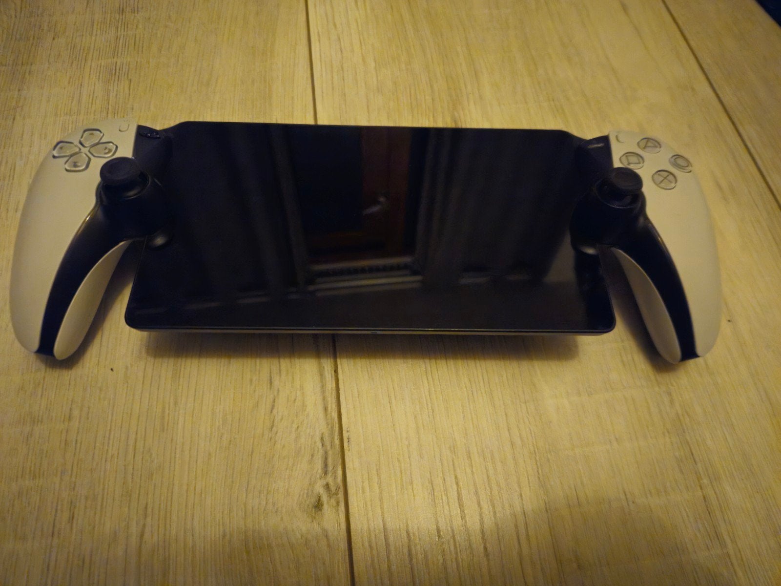 Foto 2 van PlayStation Portal Remote Player met beschermhoes