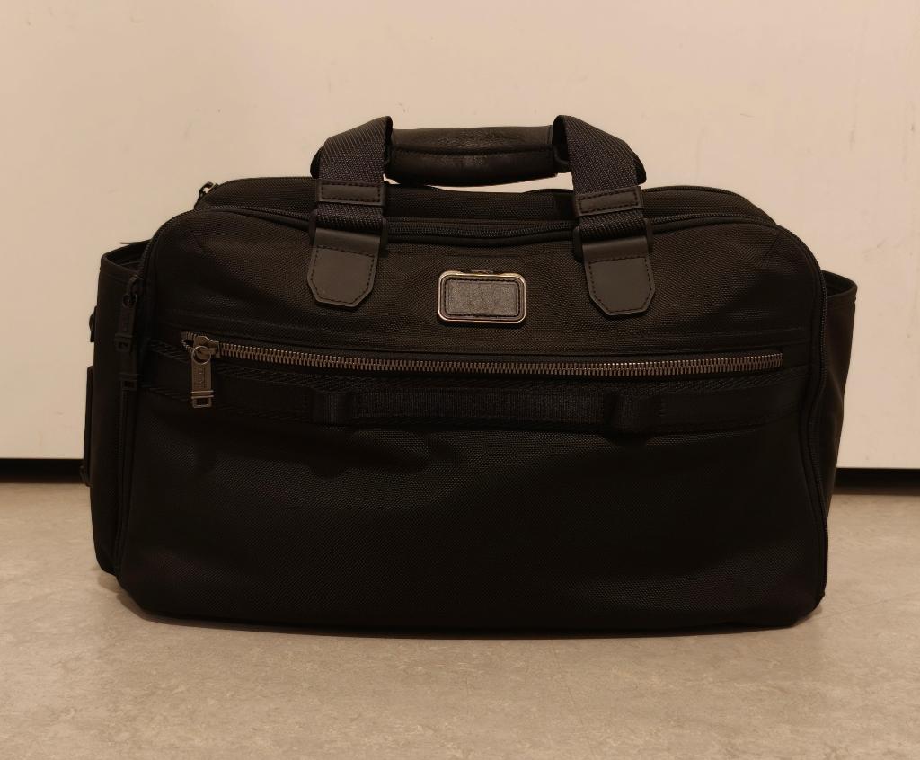 Tumi daffelzak, 30 cm of meer, Zwart, Minder dan 35 cm, Ophalen of Verzenden