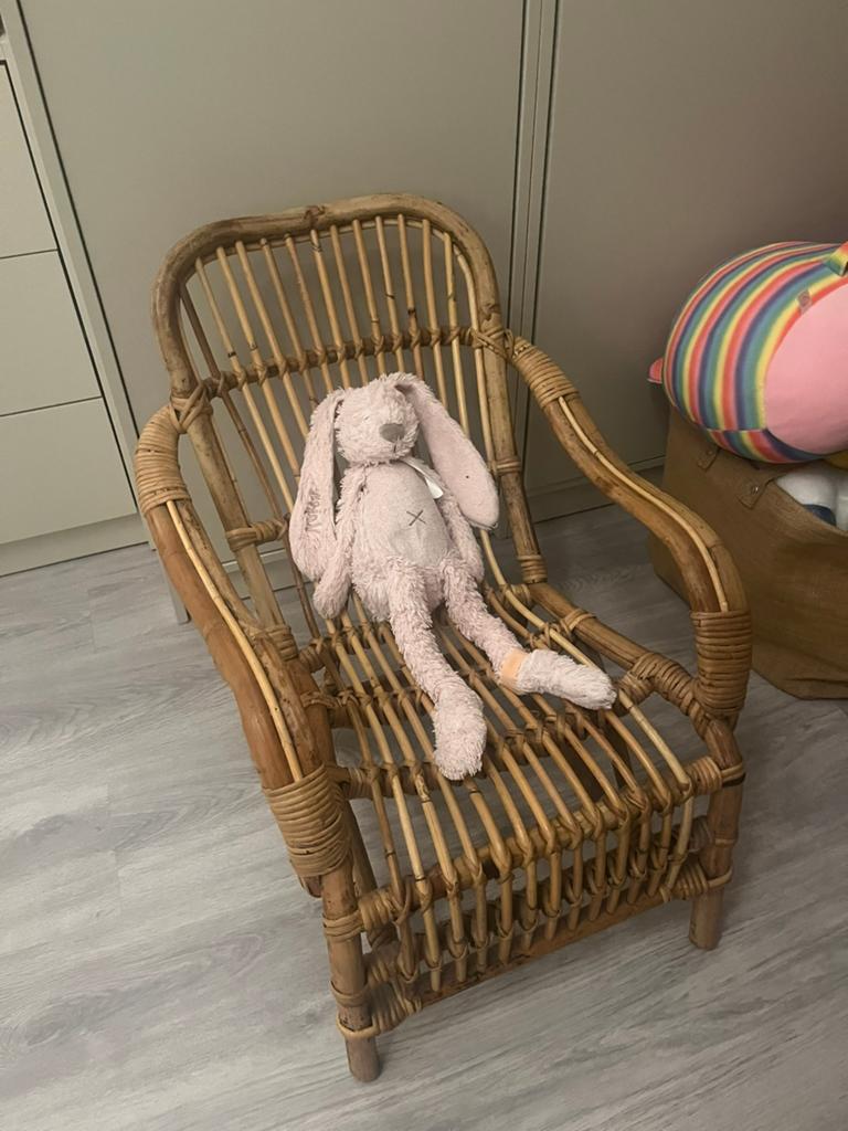 Rotan kinderstoel, Kinderen en Baby's, Kinderkamer | Tafels en Stoelen, Ophalen, Zo goed als nieuw, Stoel(en)