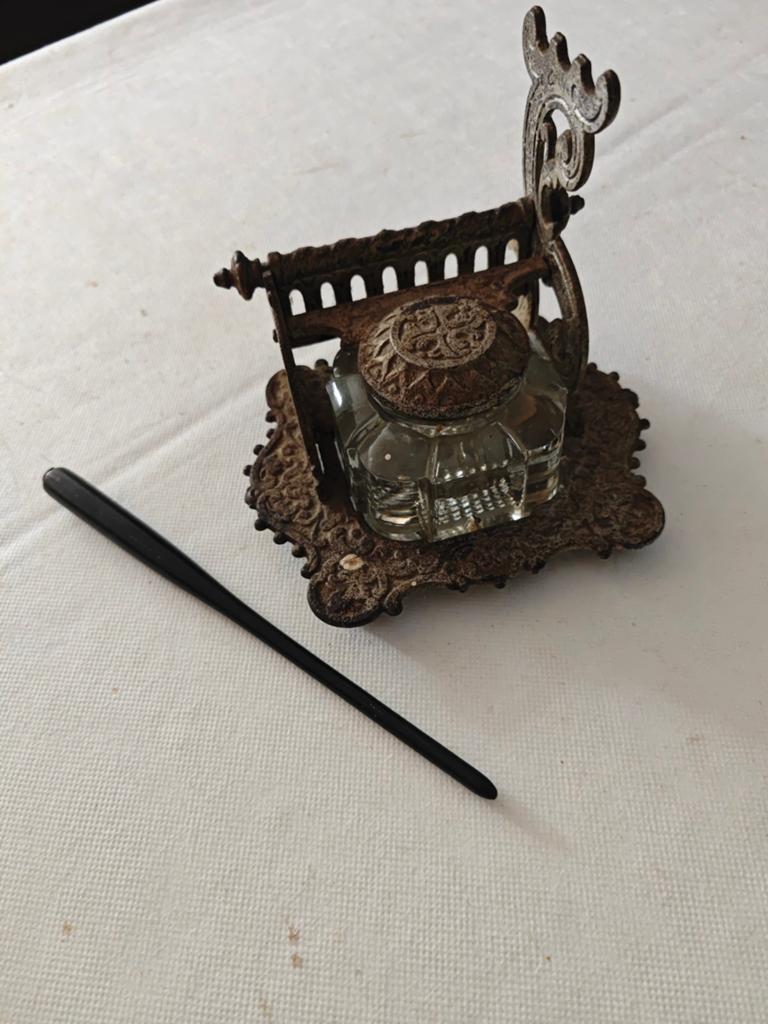 Antieke inktpot met penhouder, gietijzer en glas, Ophalen of Verzenden