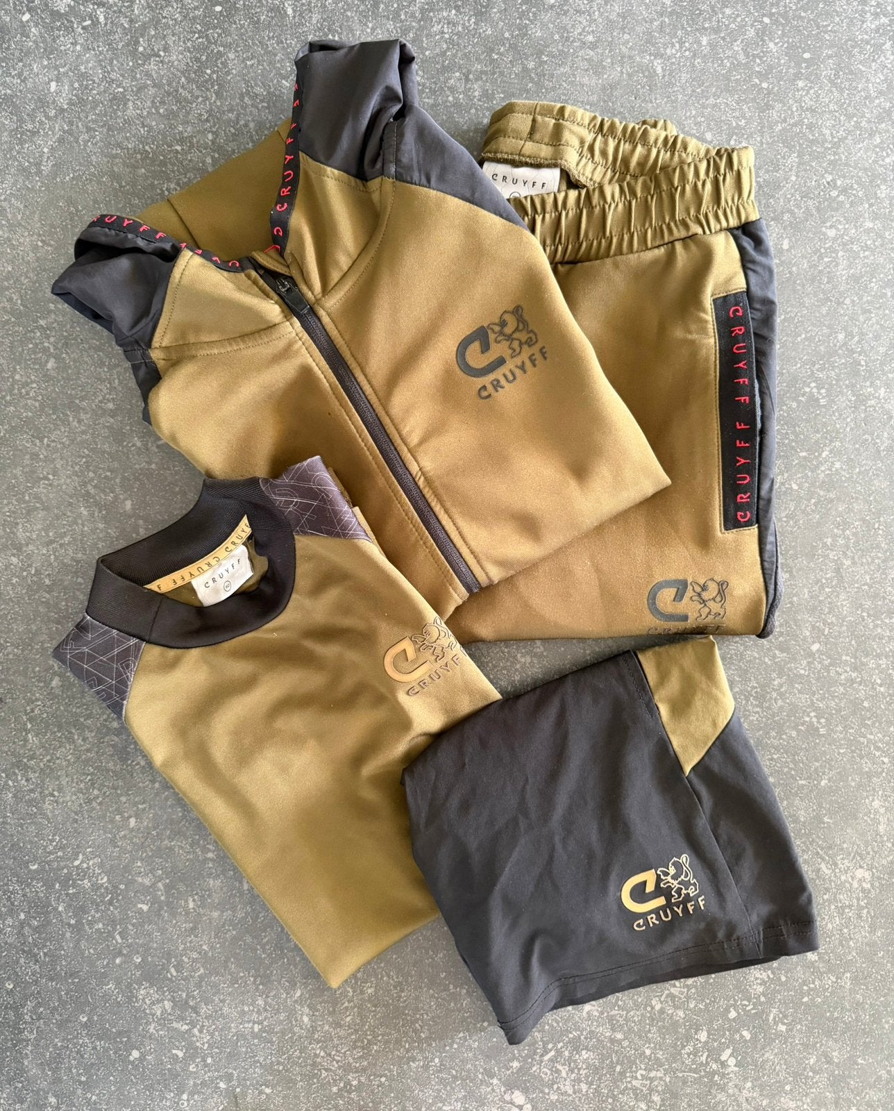 Cruyff Voetbal Set Maat 152 - Trainingspak en Shirt/Korte Br, Ophalen of Verzenden, Gebruikt