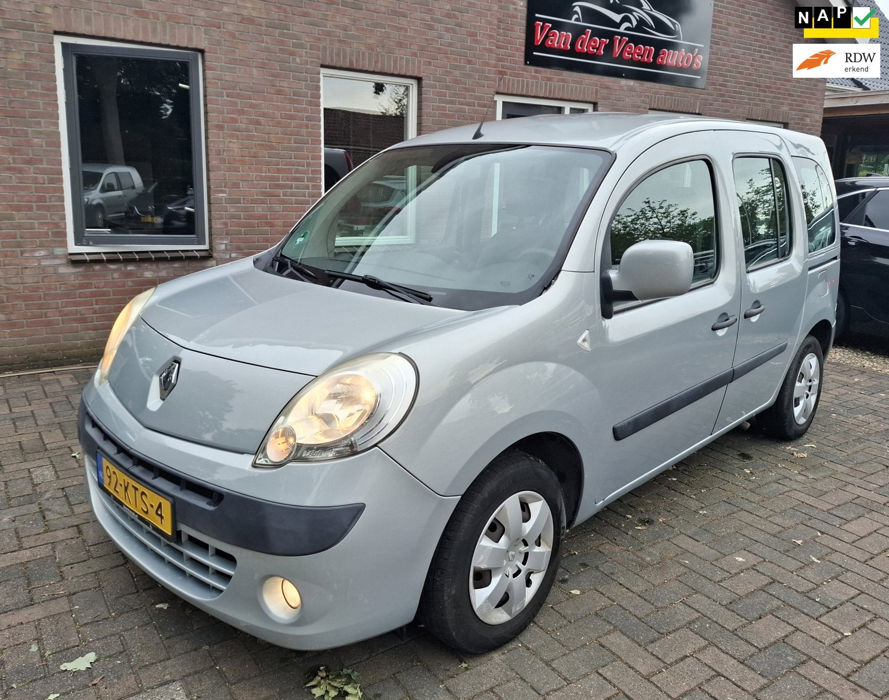 Renault Kangoo Family 1.6-16V Expression. Rolstoel aanpassin, Stof, Gebruikt, 4 cilinders, 4 stoelen