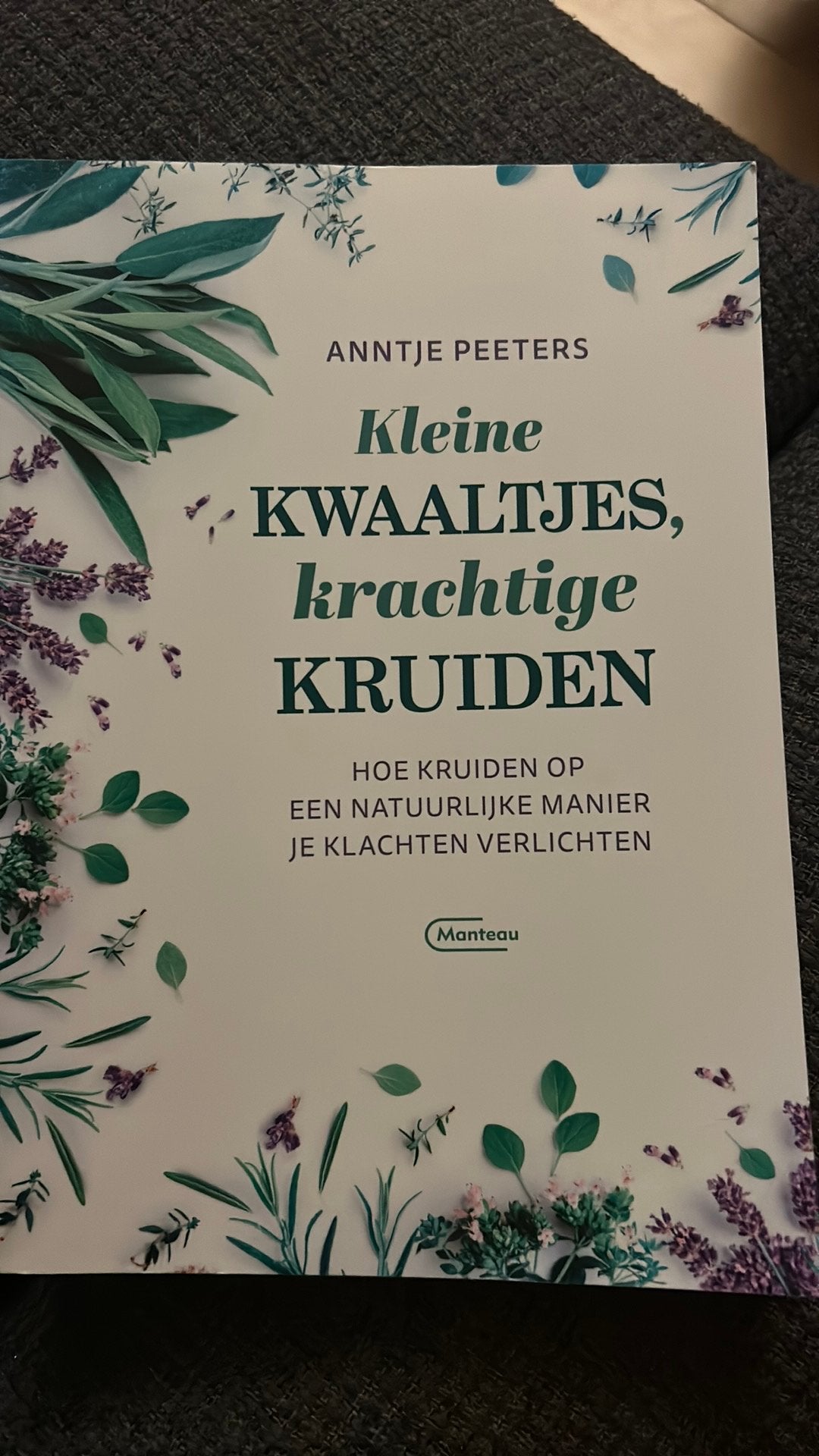 Anntje Peeters - Kleine kwaaltjes, krachtige kruiden, Bloemen, Planten en Bomen, Anntje Peeters, Ophalen of Verzenden, Zo goed als nieuw