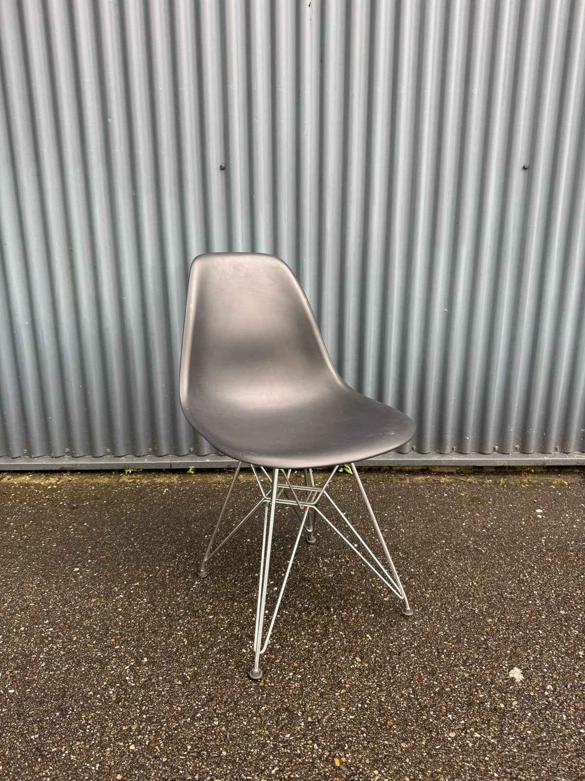 8 gebruikte Vitra Eames DSR stoelen met gebruikerssporen, Ophalen, Kunststof, Gebruikt, Zwart