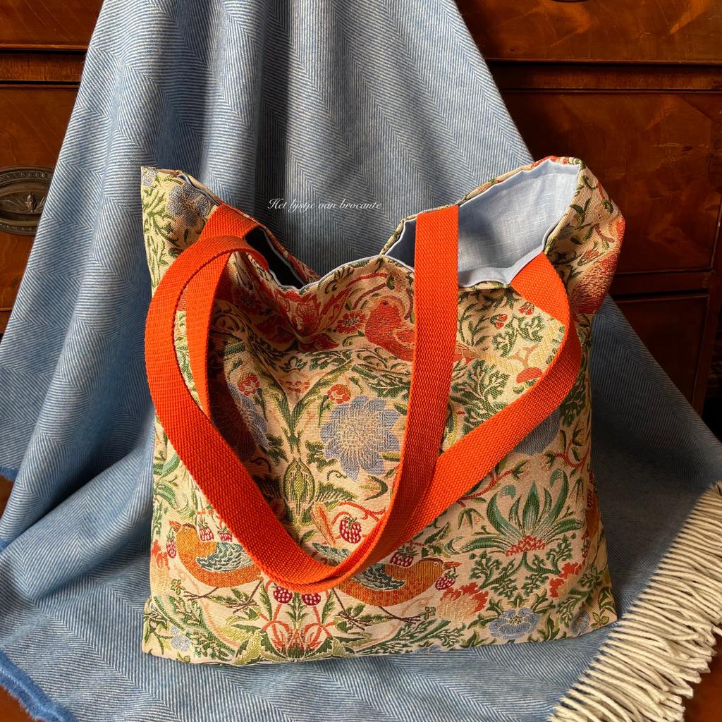 Handgemaakte Tote bag shopper William Morris StrawberryThief, Westdijk 41 3241 GT Middelharnis, Info@lijstjevanbrocante.nl, Ophalen of Verzenden