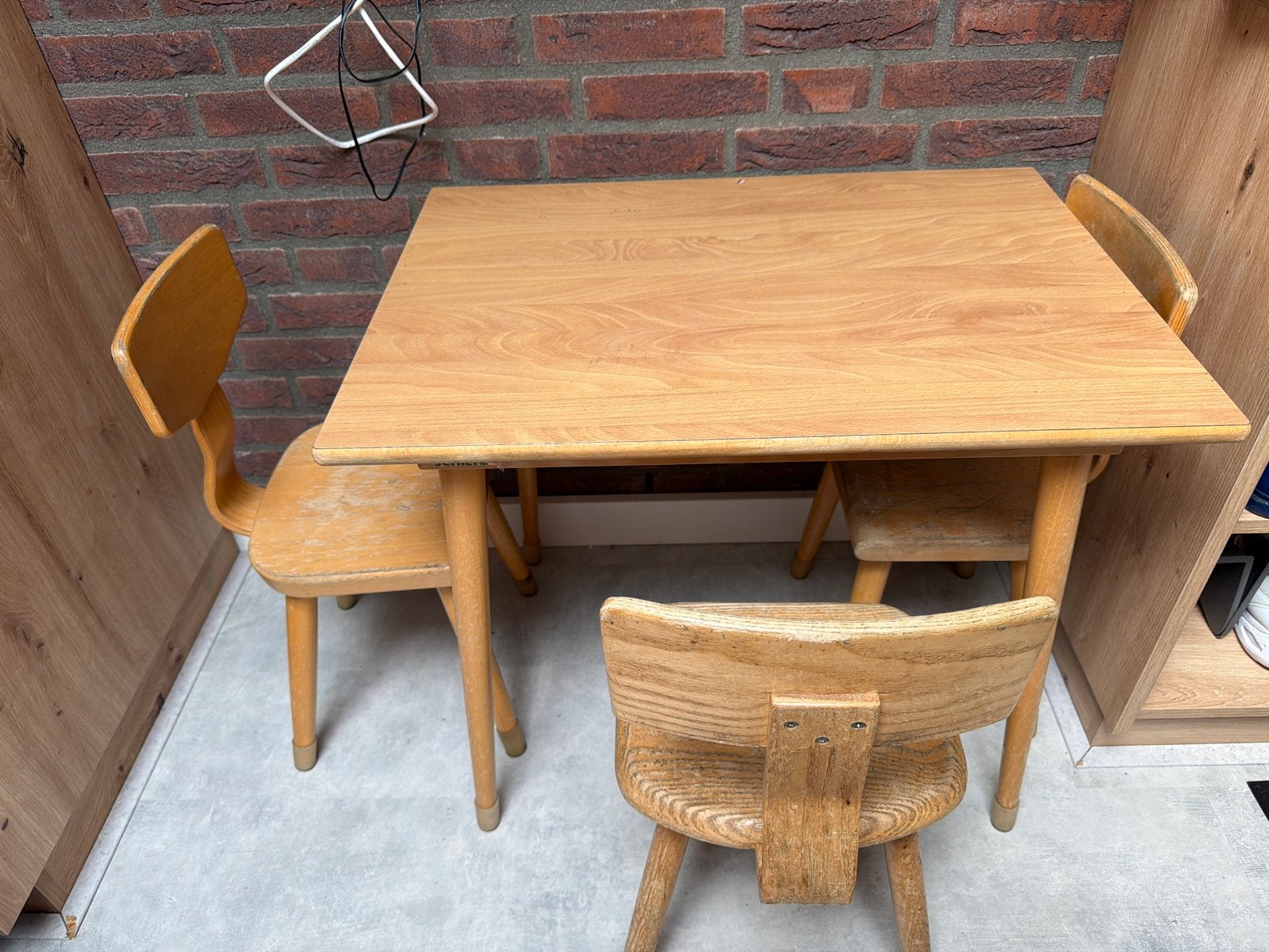 Oude schooltafel met 4 stoelen vintage schoolsetje, Ophalen, Gebruikt, Stoel(en)
