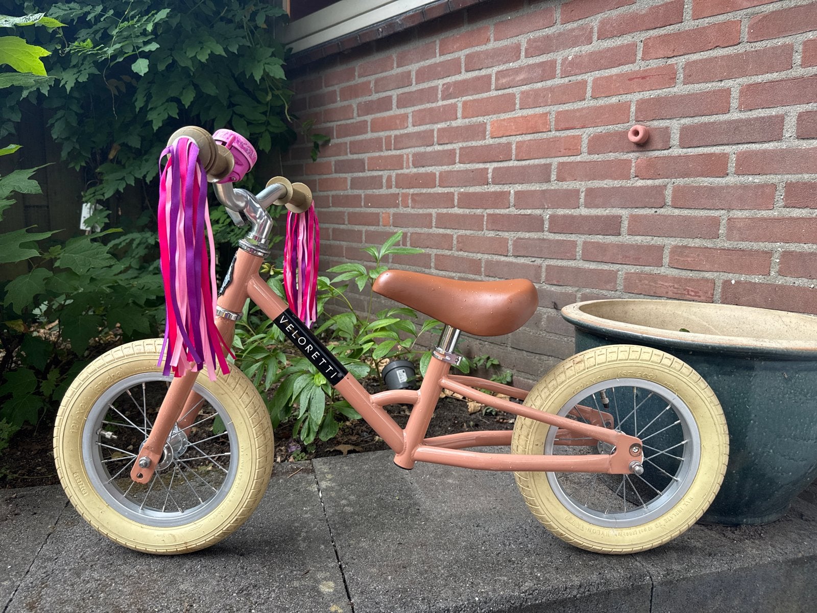 Veloretti tricycle/driewieler & loopfiets blazing salmon, Ophalen, Gebruikt, Minder dan 16 inch, Zijwieltjes
