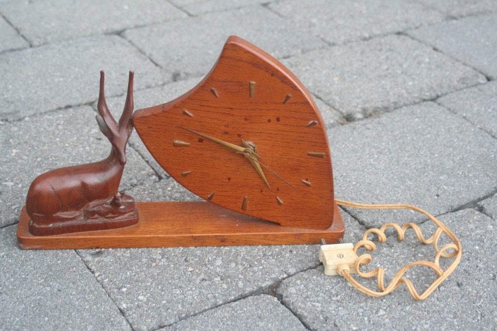 Teak houten klok met afrikaans beeld antilope (jaren 50), Ophalen