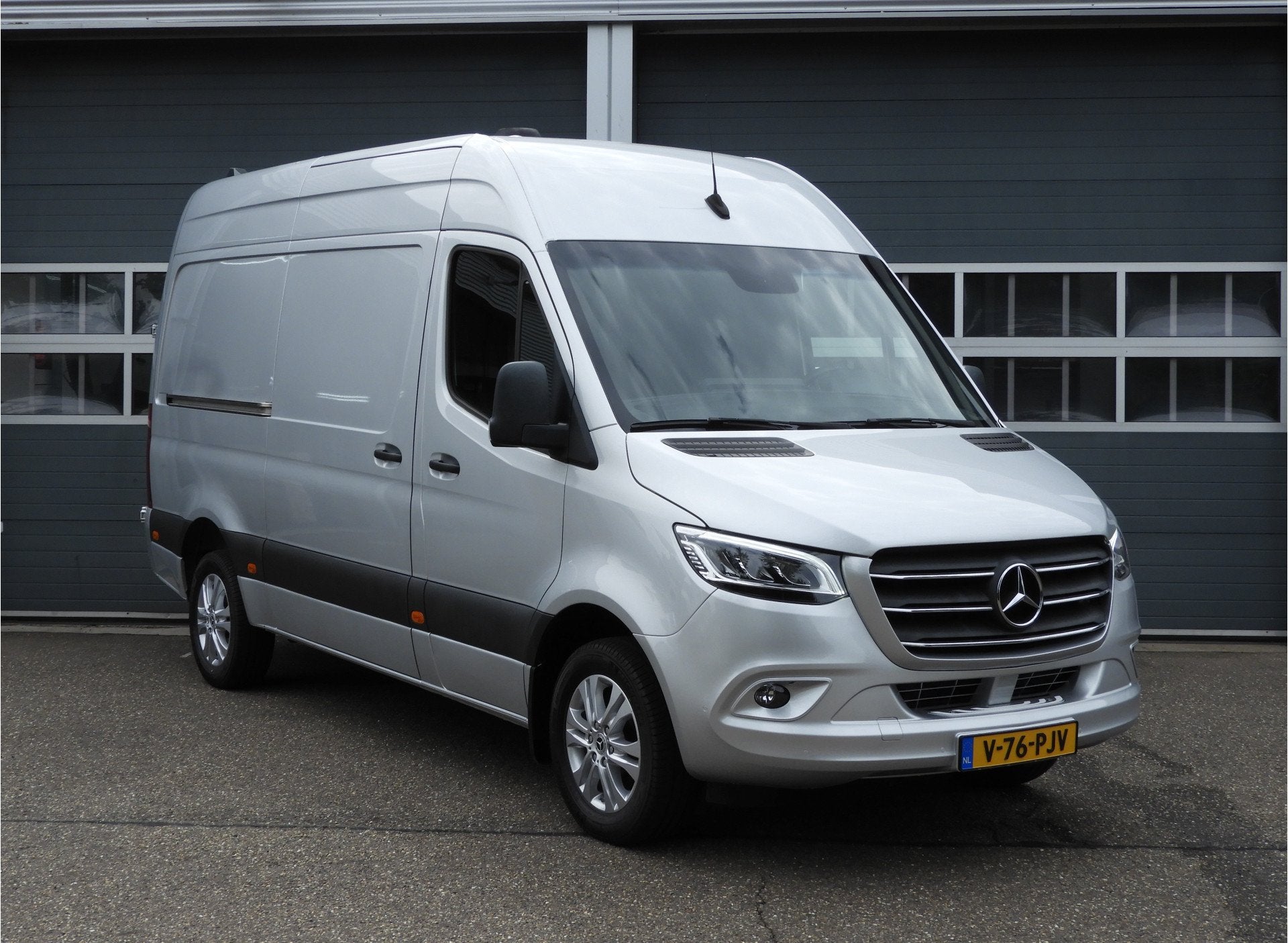 Mercedes-Benz Sprinter 316 2.2 CDI L2H2 RWD AUT | 3.5t TREKH, Achterwielaandrijving, Gebruikt, 4 cilinders, Mercedes-Benz