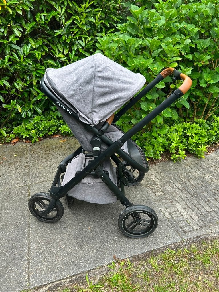 Dubatti kinderwagen grijs/cognac + complete set toebehoren, Gebruikt, Verstelbare duwstang, Ophalen, Kinderwagen