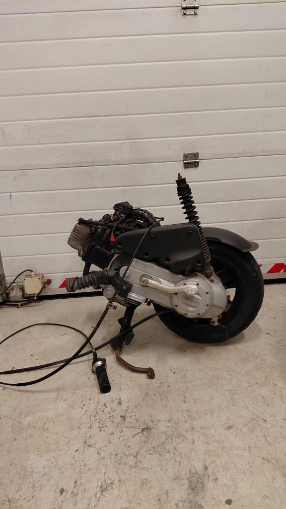 Vespa s/lx 4t 2v motorblok uitlaat lek‼️, Fietsen en Brommers, Brommeronderdelen | Scooters, Ophalen, Gebruikt, Uitlaat, Vespa
