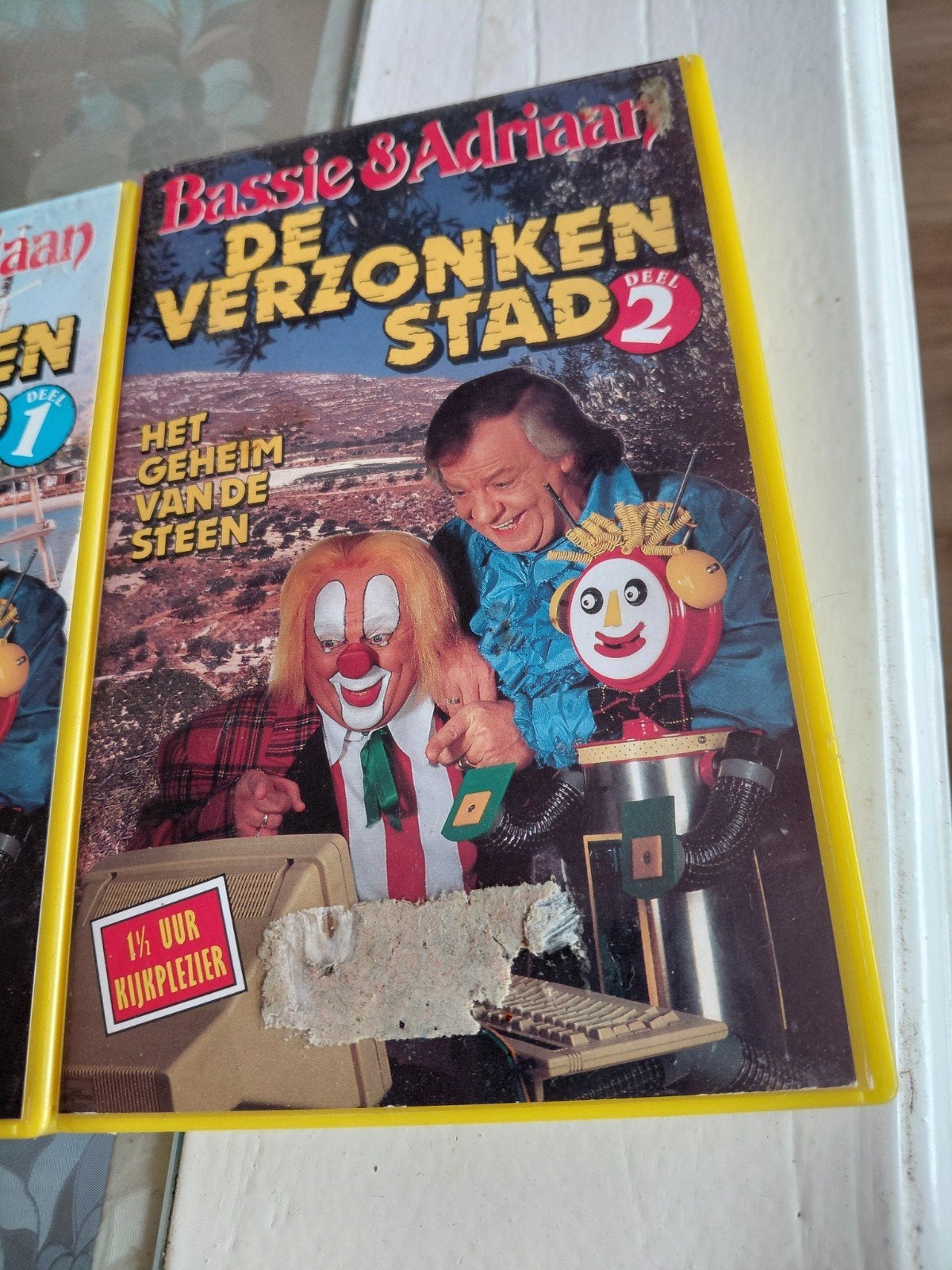 Bassie & Adriaan - De Verzonken Stad (Deel 1 & 2) | CNR., Cd's en Dvd's, Ophalen of Verzenden, Gebruikt, Serie, VHS