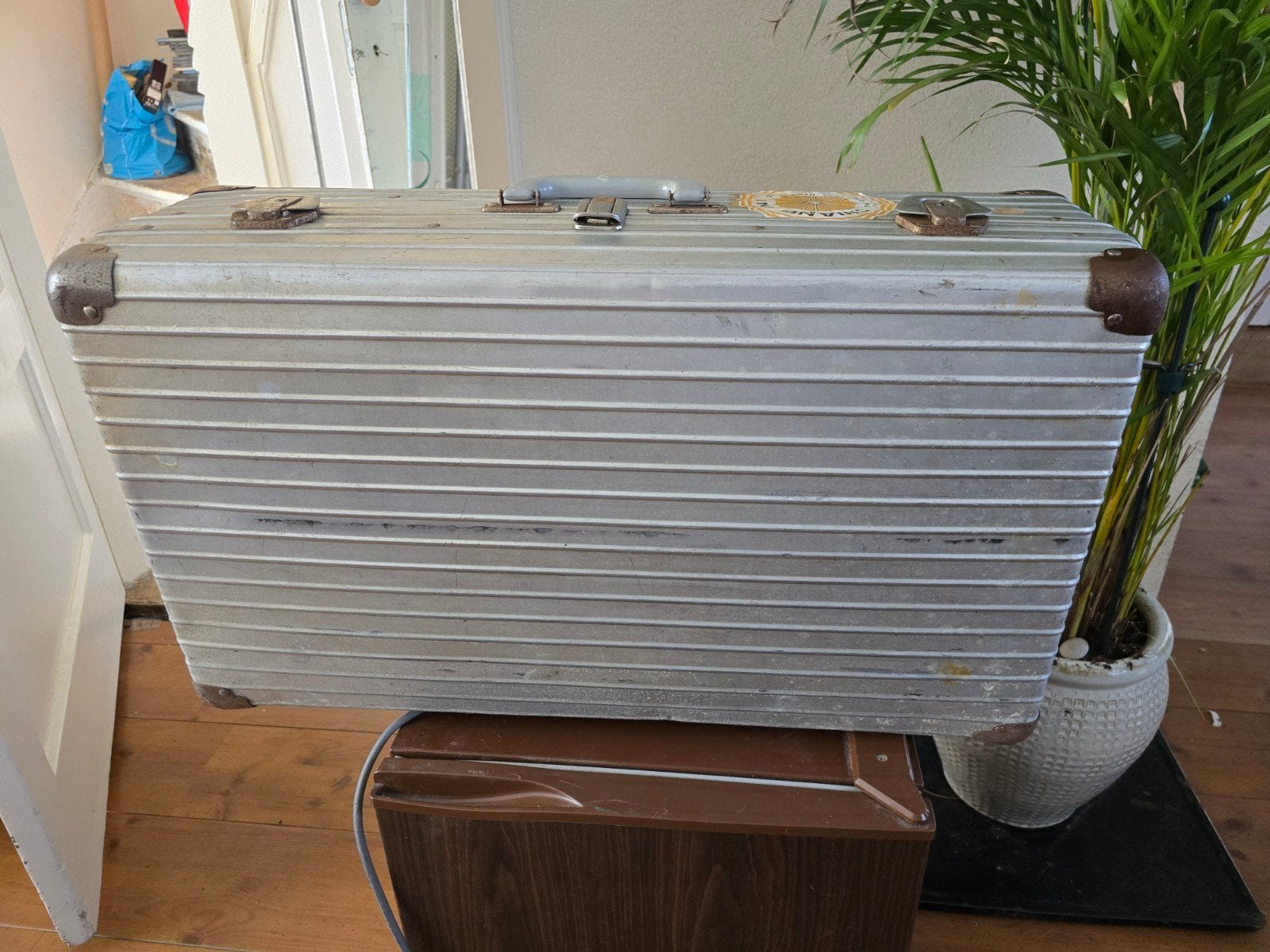 Vintage aluminium reiskoffer, 60 tot 70 cm, Gebruikt, Slot, Ophalen of Verzenden