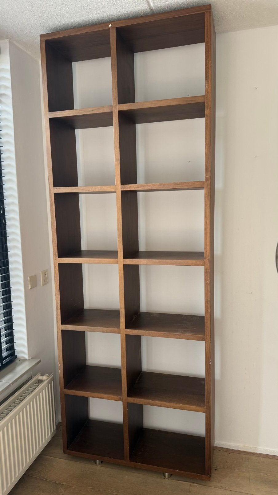 Massief houten mahonie vakkenkast (walnoot), Ophalen, Zo goed als nieuw, 25 tot 50 cm, Minder dan 100 cm