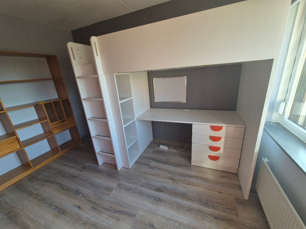 Smastad hoogslaper met bureau en kast Ikea, Kinderen en Baby's, Kinderkamer | Stapelbedden en Hoogslapers, Ophalen, Zo goed als nieuw