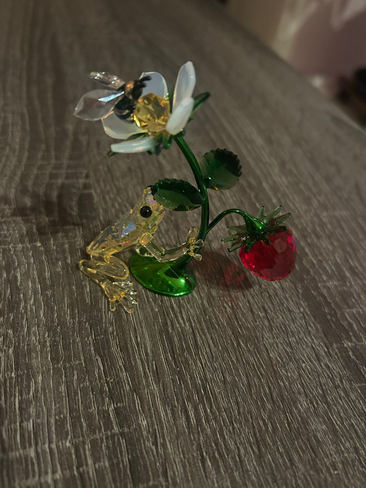 Swarovski Kristal Kikker met Aardbei en Bij, Ophalen of Verzenden, Zo goed als nieuw, Figuurtje