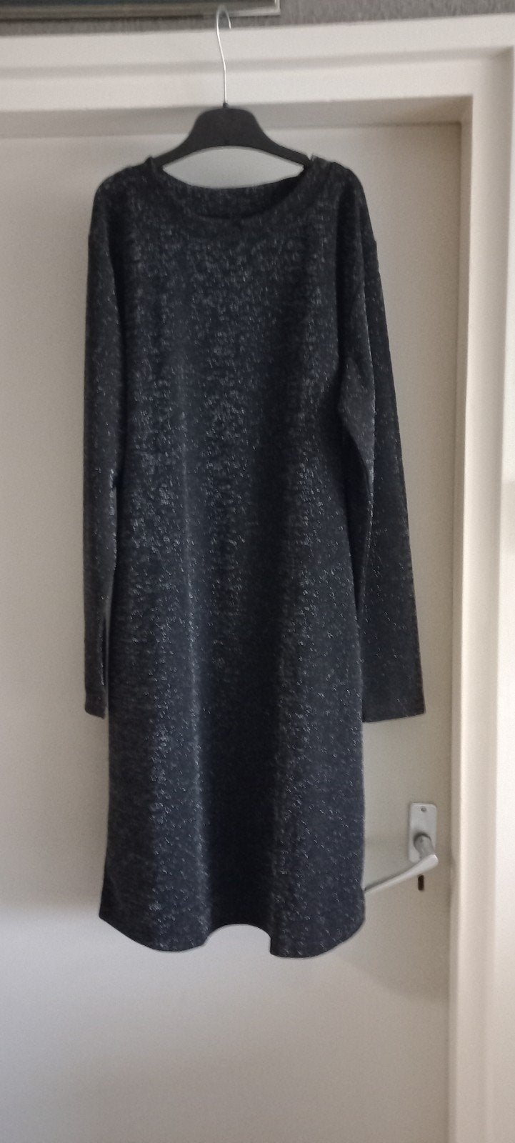Zwart glitterjurkje met lange mouwen, Kleding | Dames, Jurken, Ophalen of Verzenden, Zo goed als nieuw, Zwart, Boven de knie