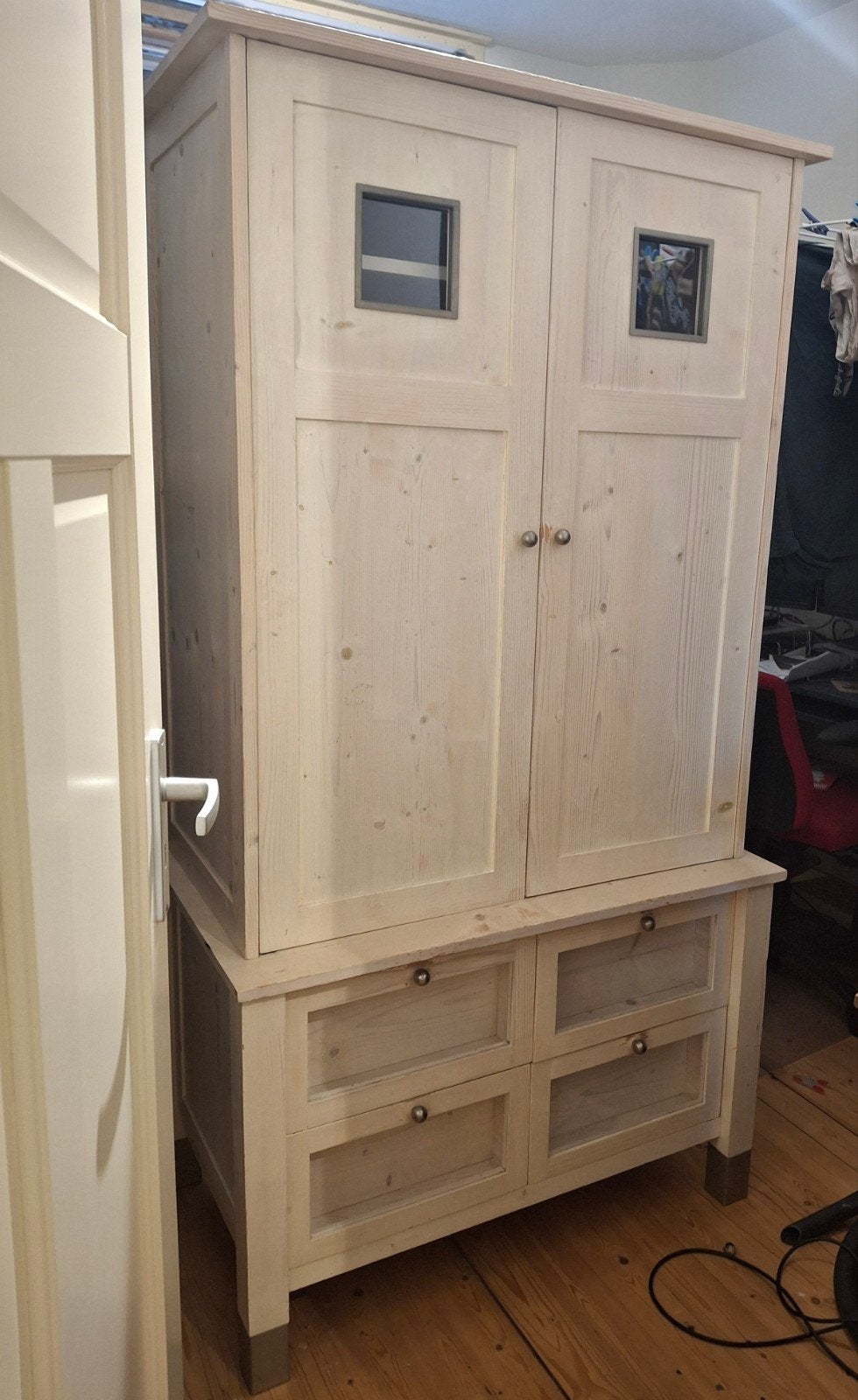 T.E.A.B. Houten kledingkast met hang en leggedeelte., Ophalen, Gebruikt, Kast, 50 tot 70 cm