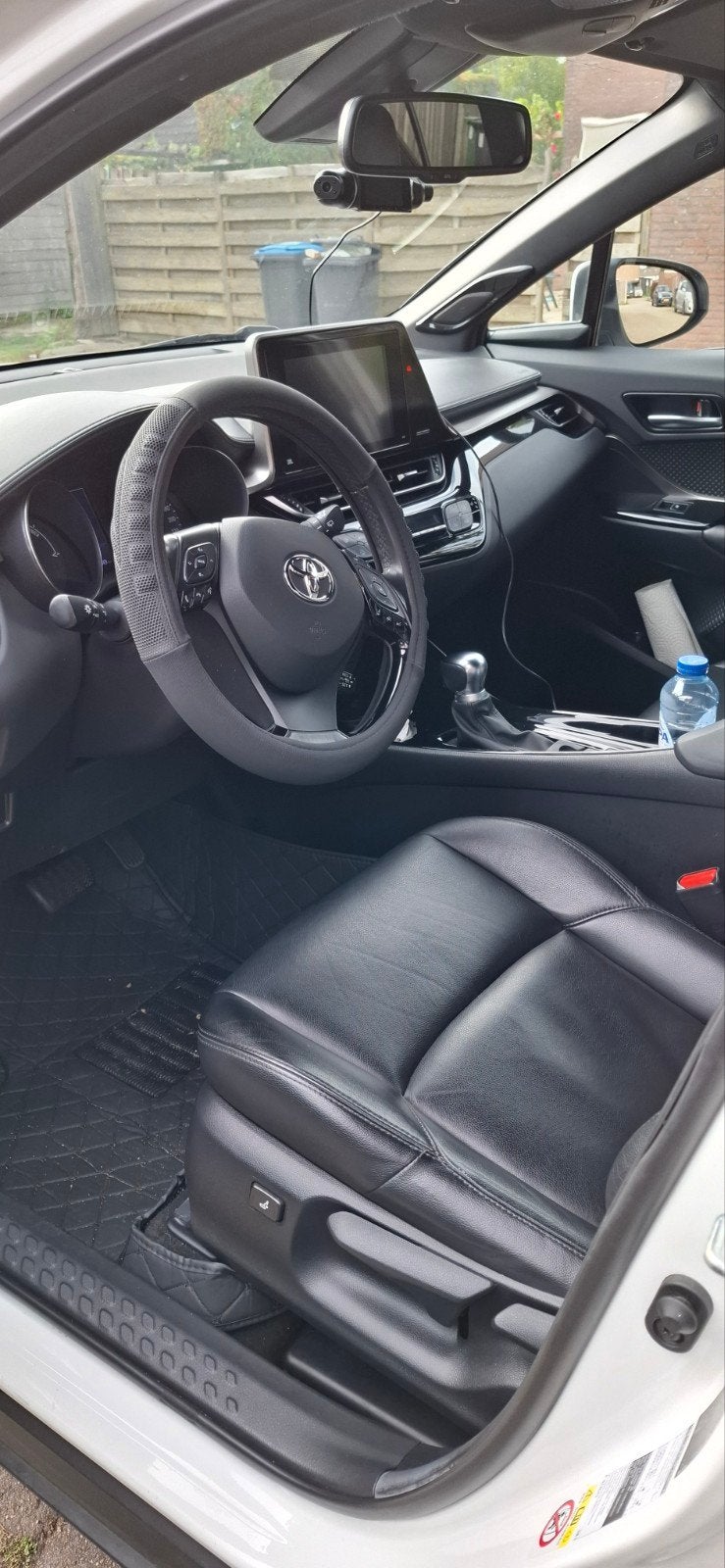 Toyota C-HR 1.8 Hybrid 122pk CVT 2019 Wit, Auto's, 725 kg, 4 cilinders, Wit, 75 €/maand