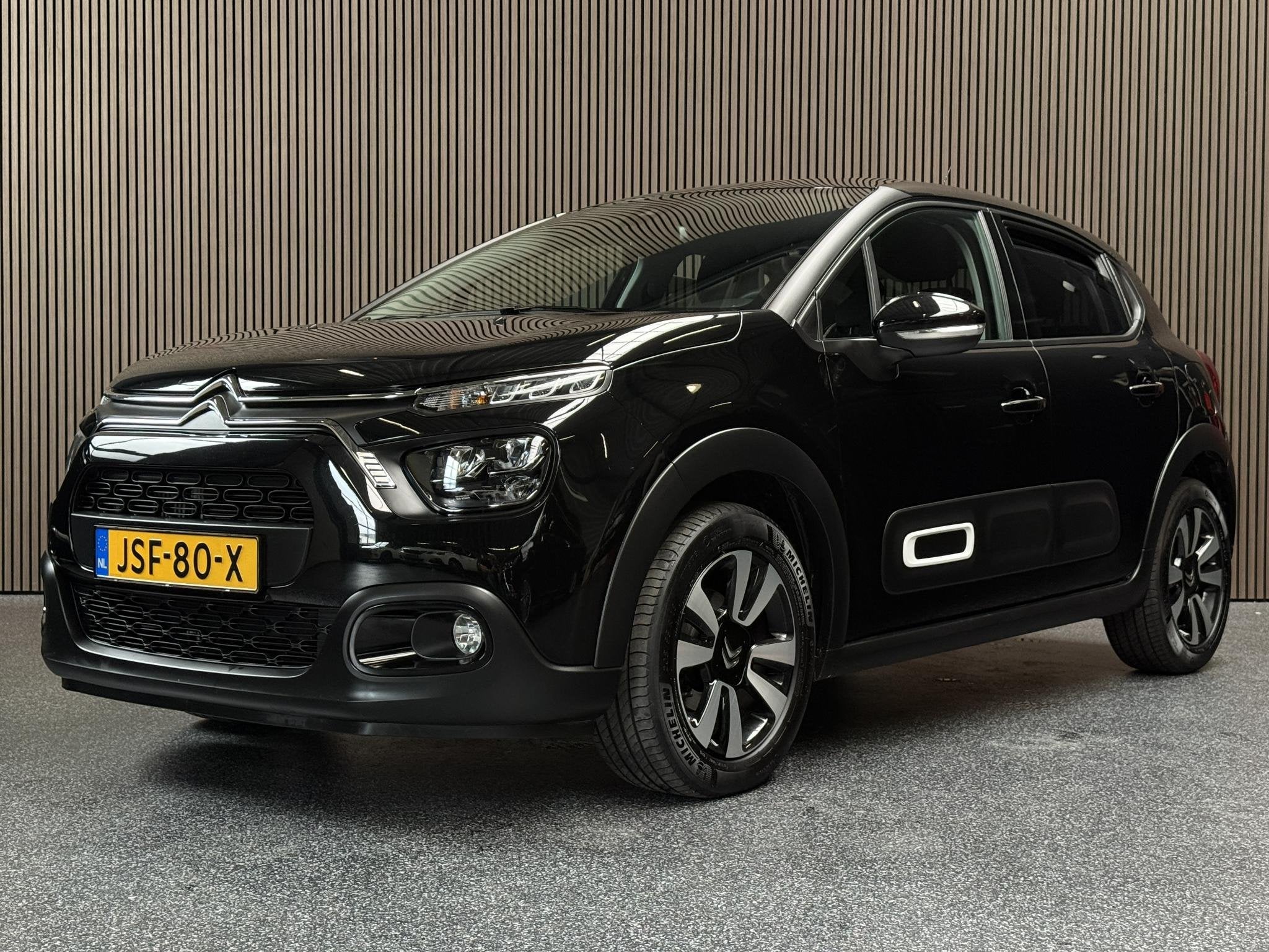 Citroen C3 1.2 PureTech Shine | Camera | Carplay | Keyless, Auto's, Voorwielaandrijving, Euro 6, 1199 cc, Zwart