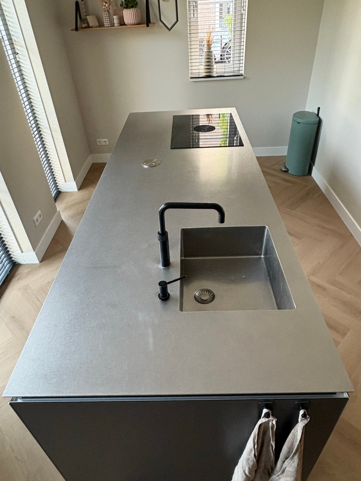 RVS aanrechtblad met geïntegreerde spoelbak en stopcontact, Huis en Inrichting, Keuken | Keukenelementen, Ophalen, Gebruikt, 75 cm of meer