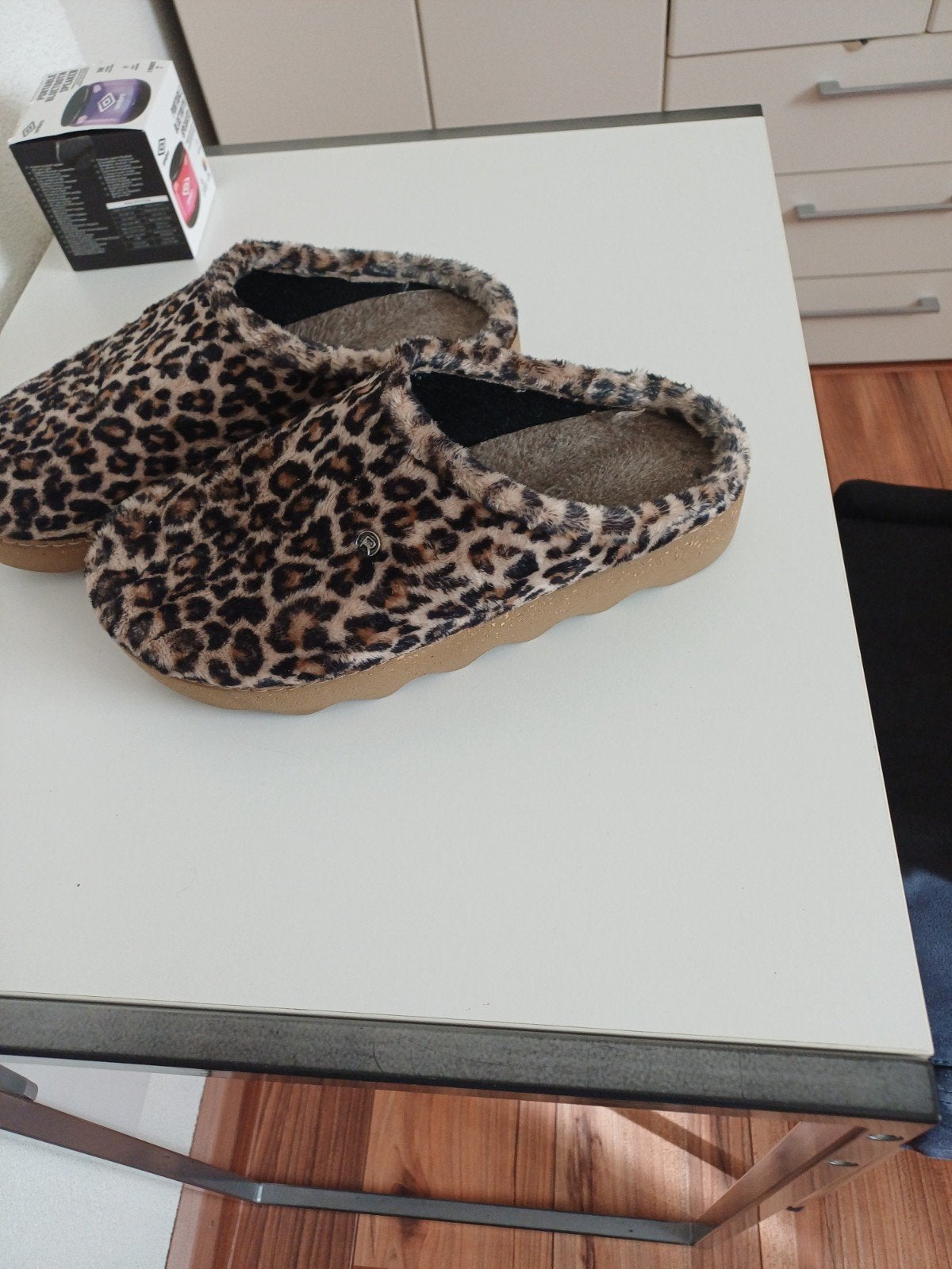 pantoffels, Ophalen, Zo goed als nieuw, Pantoffels of Sloffen, Rhode