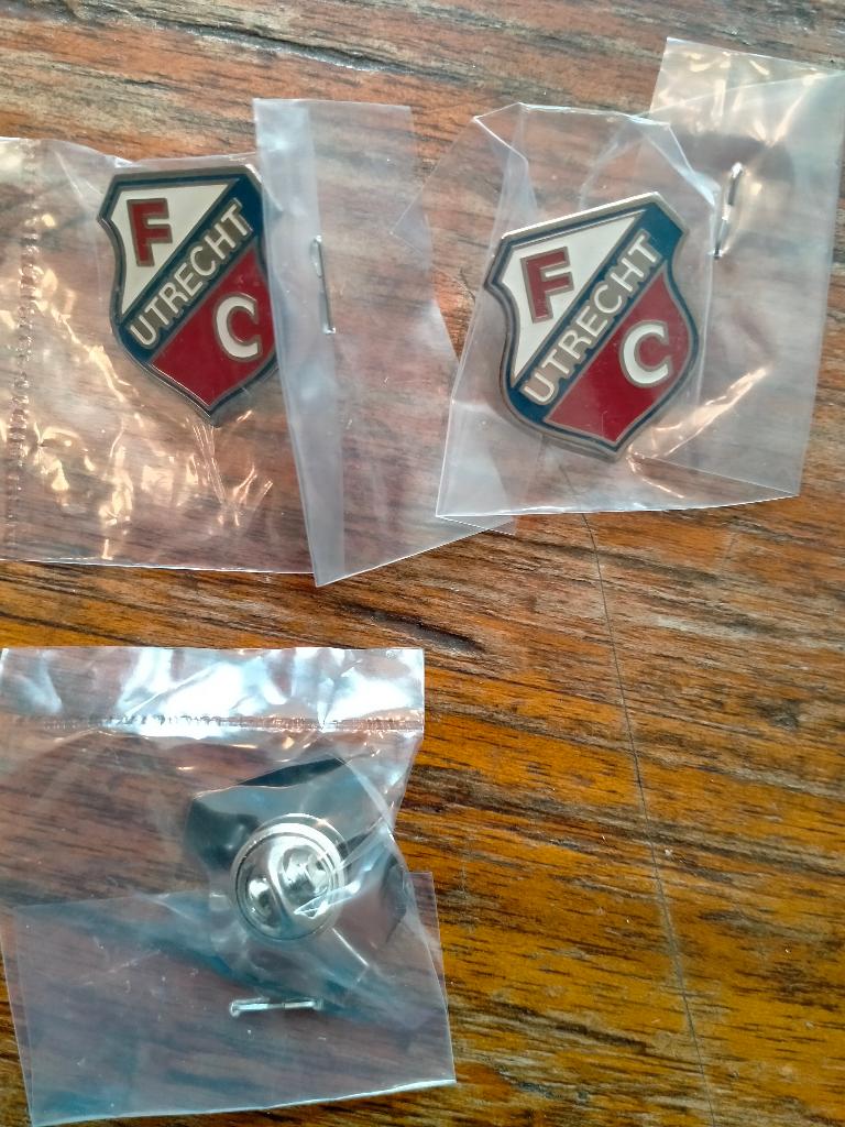 FC Utrecht voetbal logo pin sport club vereniging, Verzamelen, Speldjes, Pins en Buttons, Ophalen of Verzenden, Nieuw, Sport