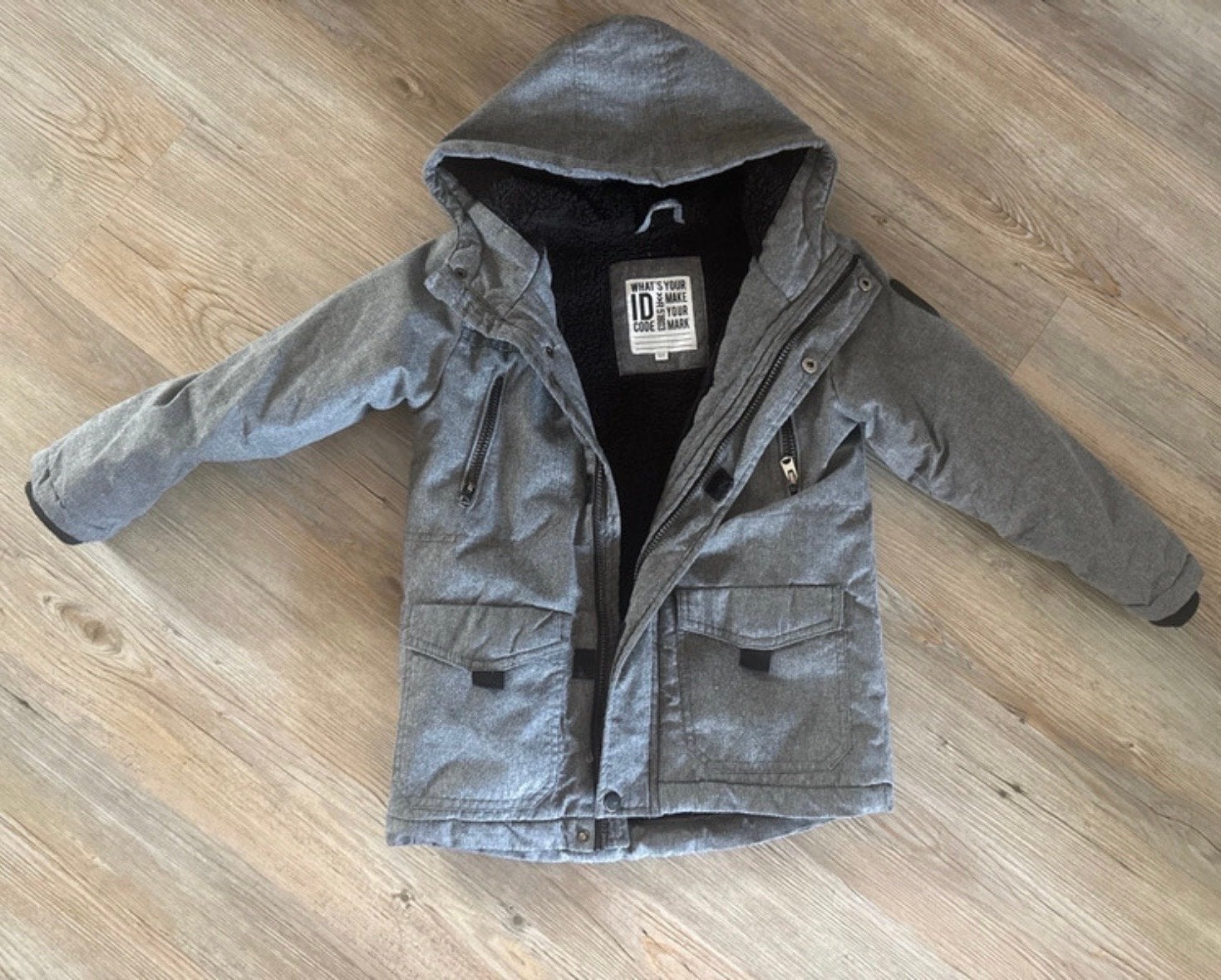 Stoere grijze winterjas maat 122 van ID Code, Ophalen of Verzenden, Zo goed als nieuw, Jongen, Jas