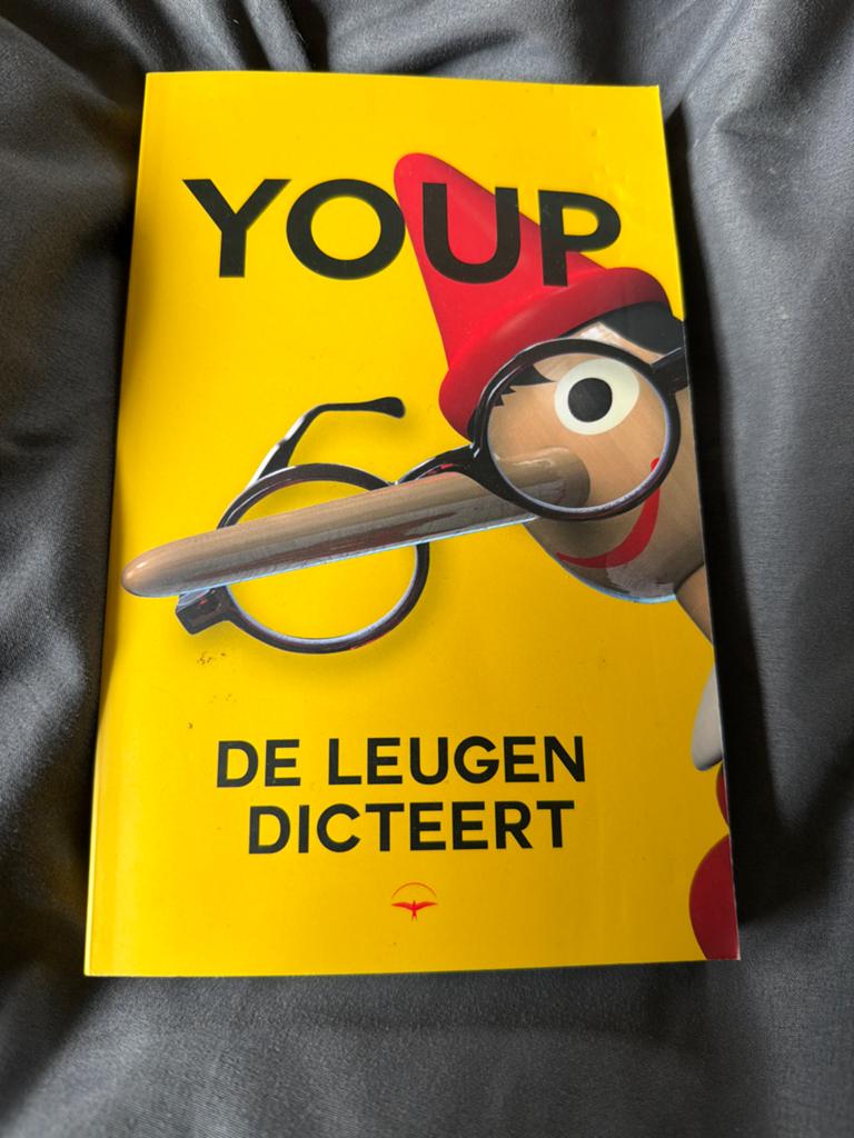 S10.   Youp van 't Hek - De leugen dicteert, Ophalen of Verzenden, Zo goed als nieuw, Youp van 't Hek