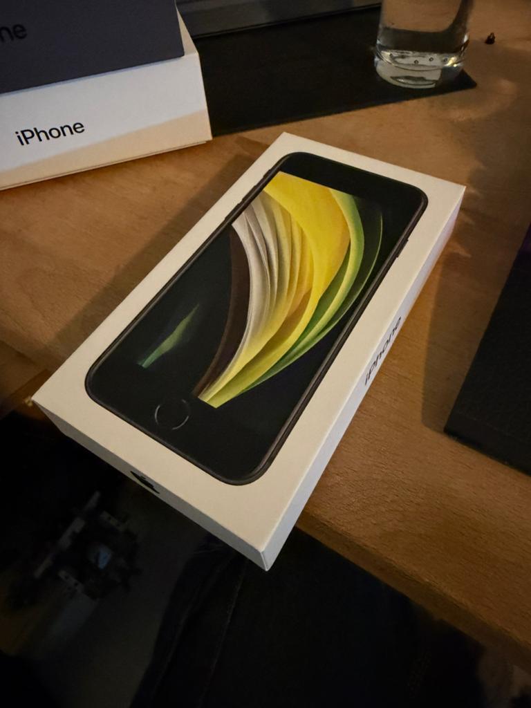 Iphone 7,en se 2020, Telecommunicatie, Mobiele telefoons | Apple iPhone, Verzenden, Zo goed als nieuw, Zwart, 64 GB